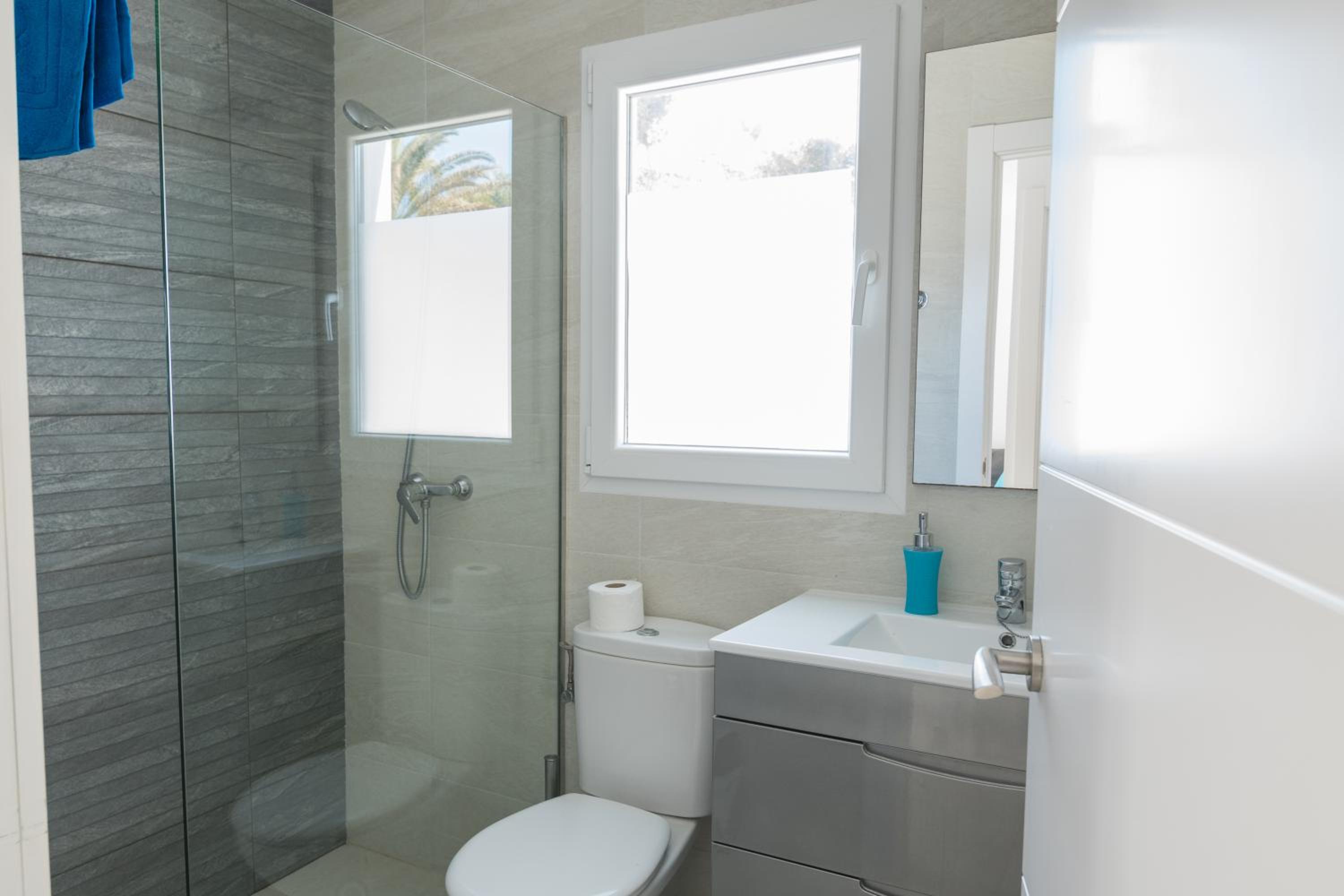 Two-Bedroom House - Photo 15