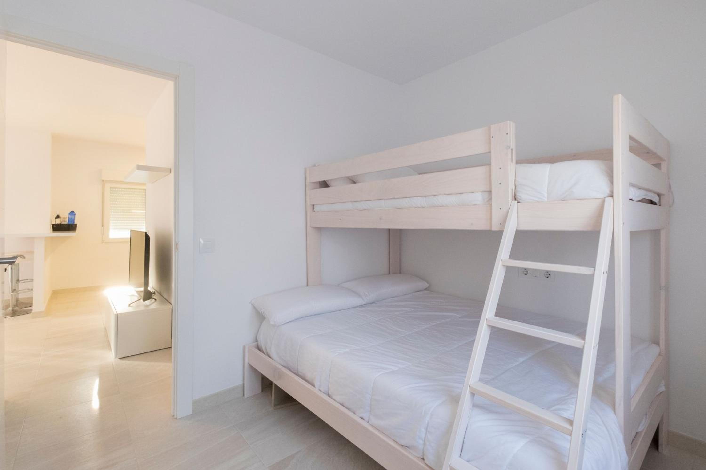 Two-Bedroom House - Photo 7