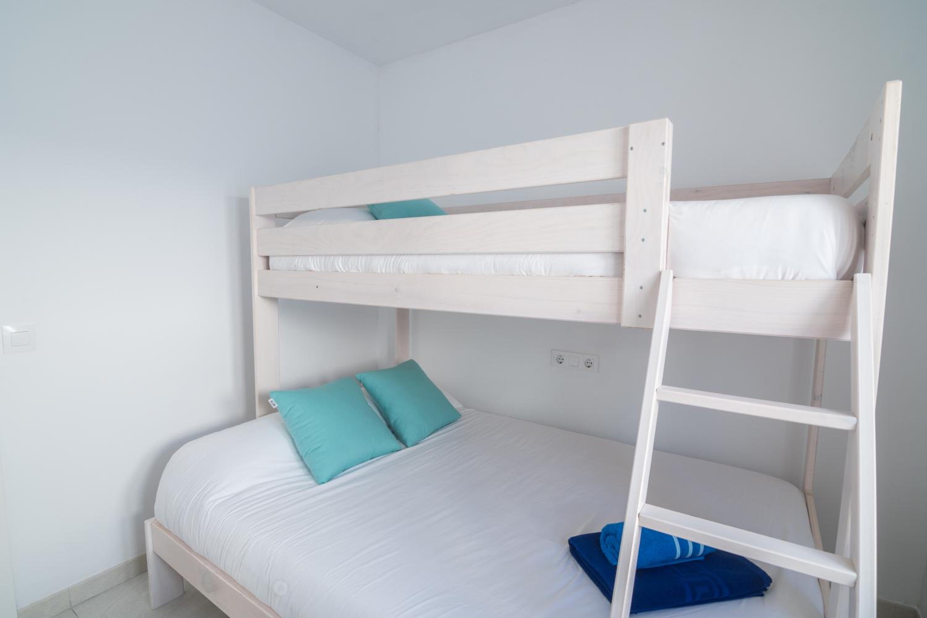 Two-Bedroom House - Photo 4