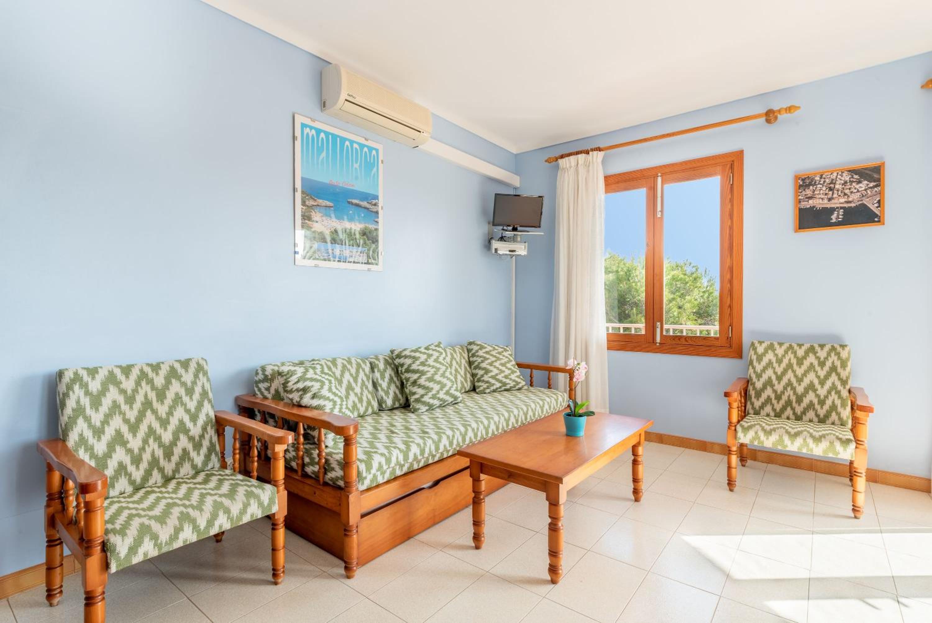 Superior One-Bedroom Apartment with Balcony - Photo 18