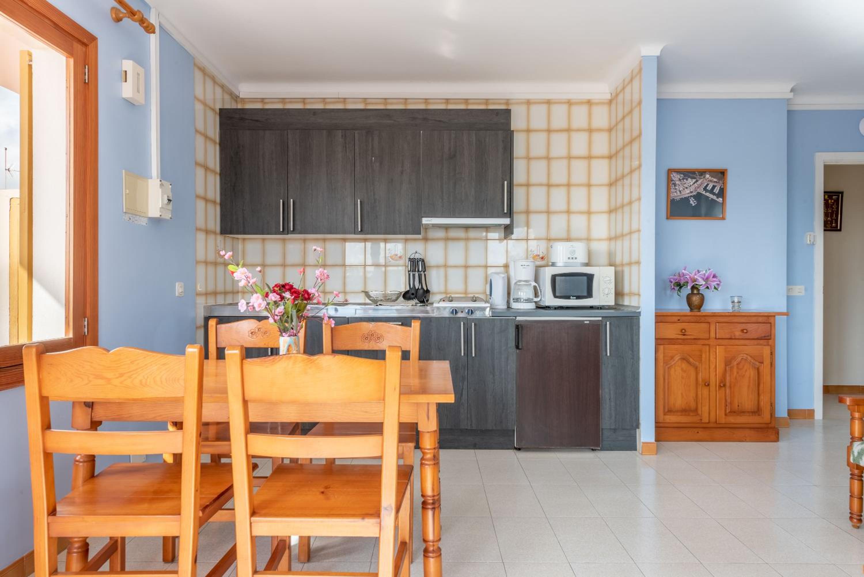 Superior One-Bedroom Apartment with Balcony - Photo 9