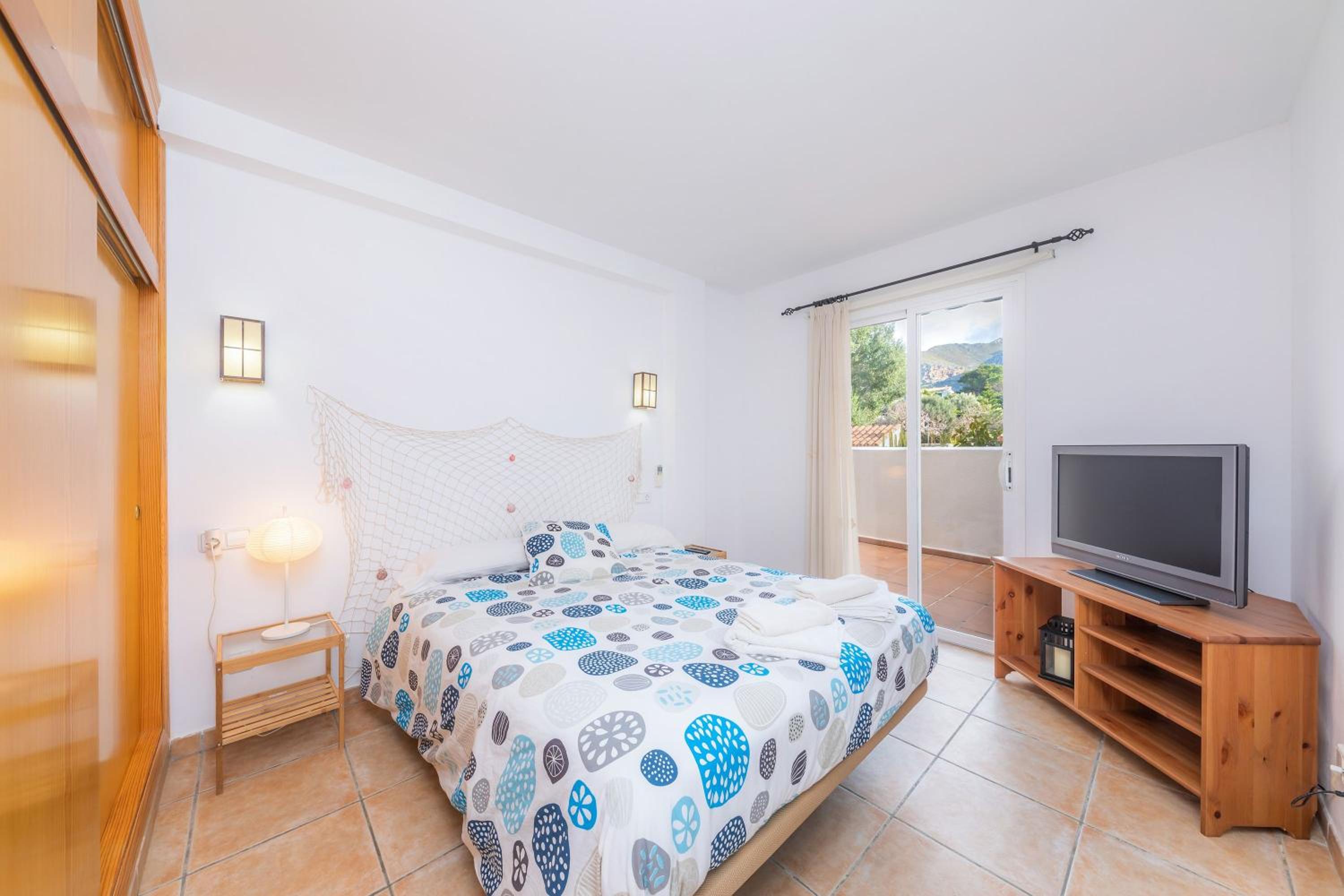 Three-Bedroom House photo 3
