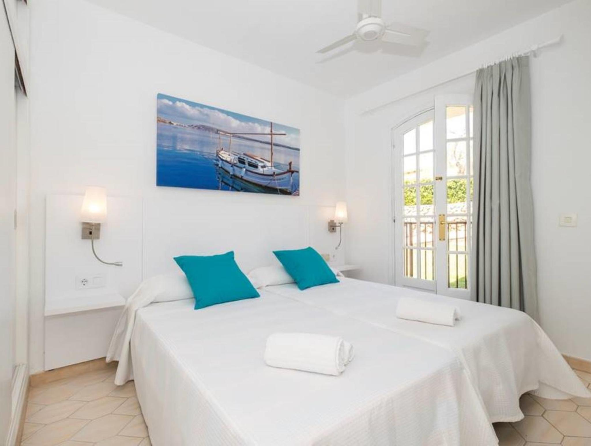 Two-Bedroom Deluxe Apartment with Garden View
