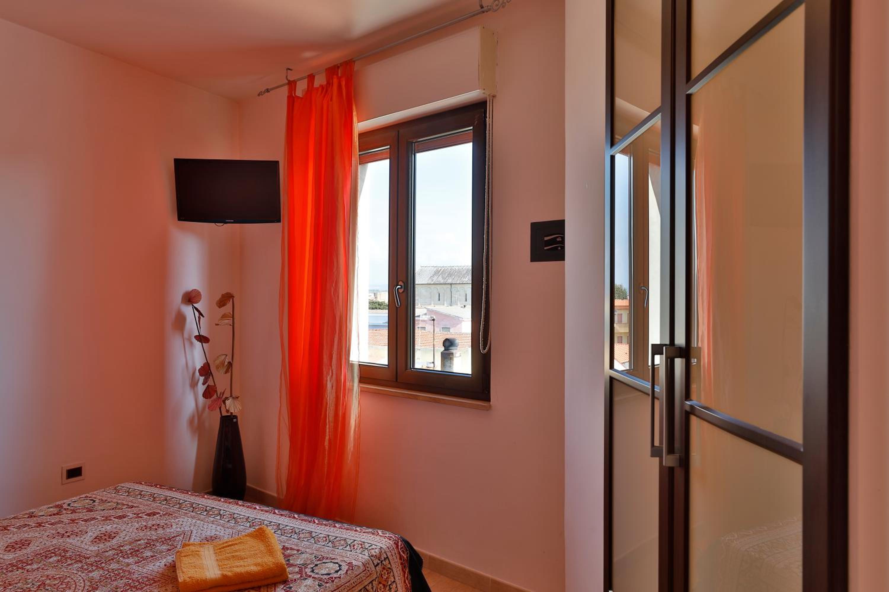 Superior One-Bedroom Apartment with Balcony - Photo 8