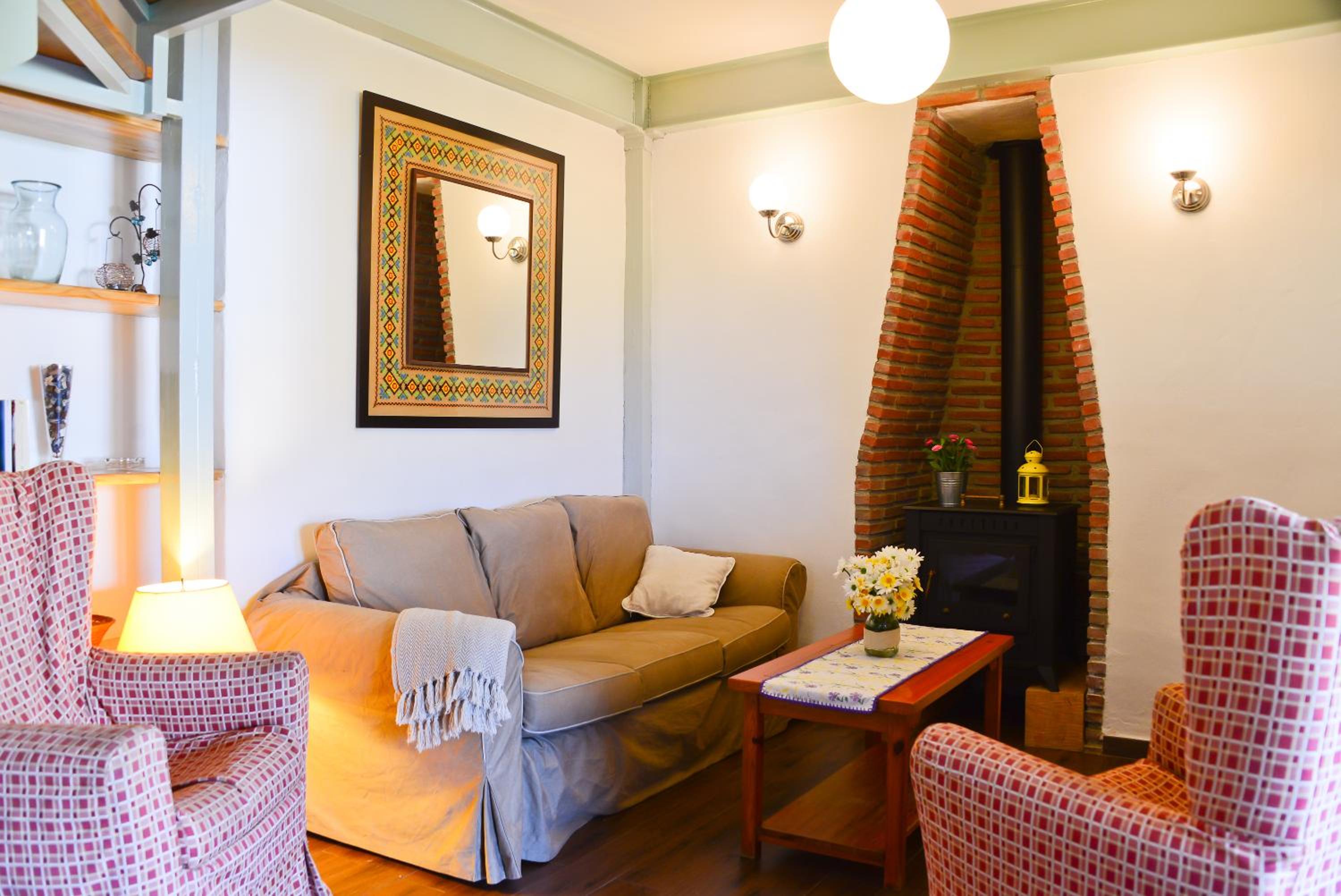 Two-Bedroom House - Photo 6