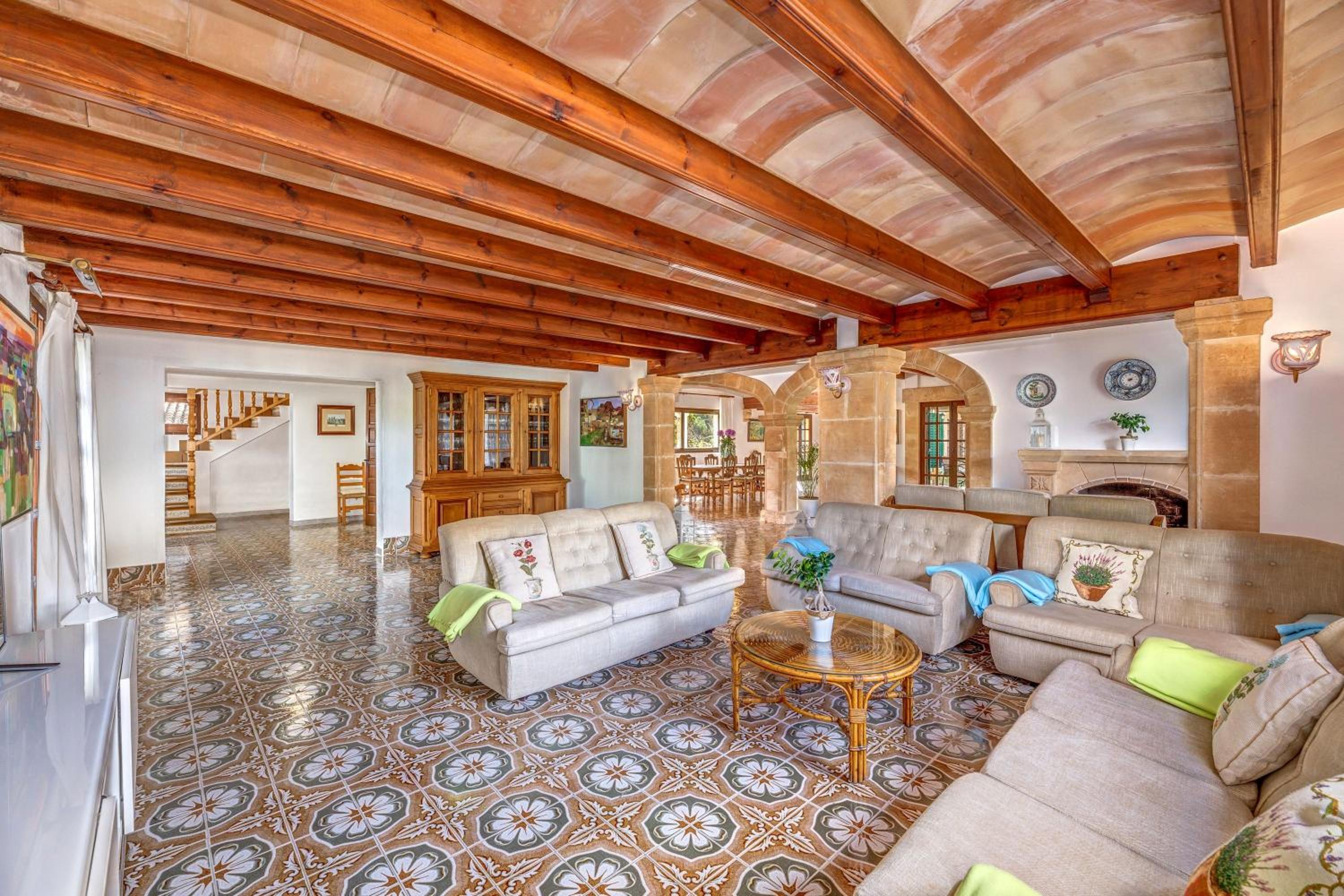 Villa - Photo 1