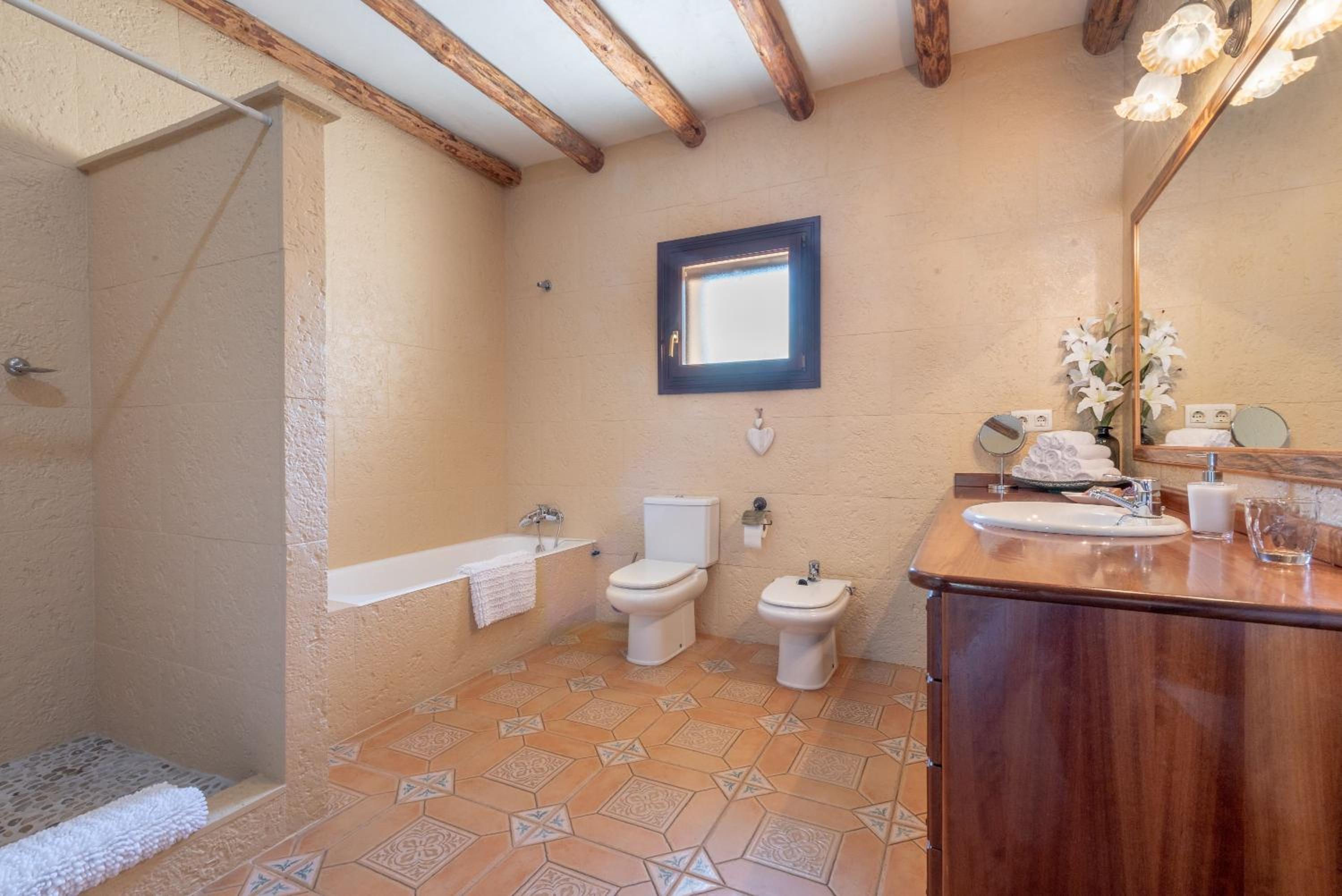 Villa photo 2