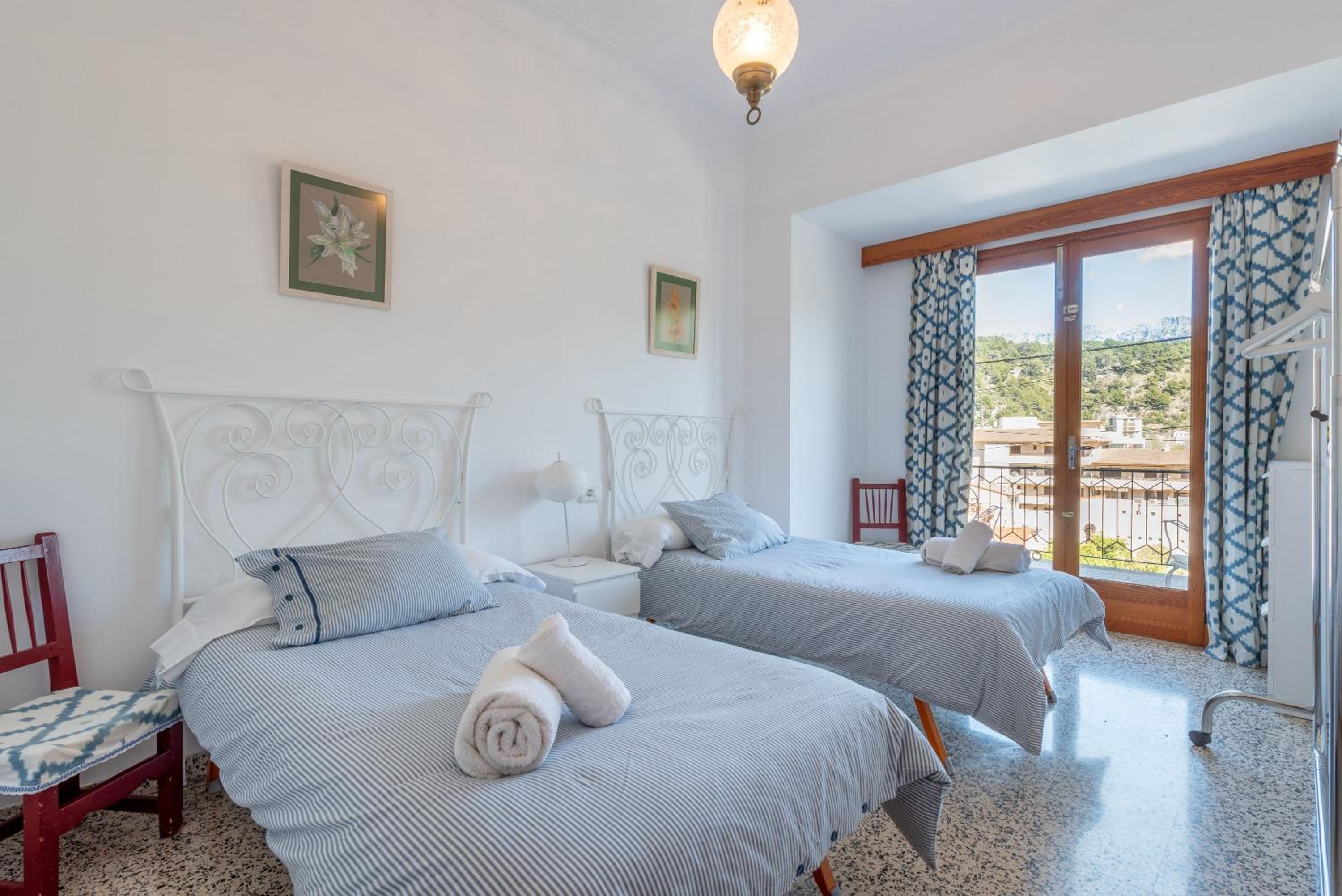 Three-Bedroom Apartment with Water View photo 3