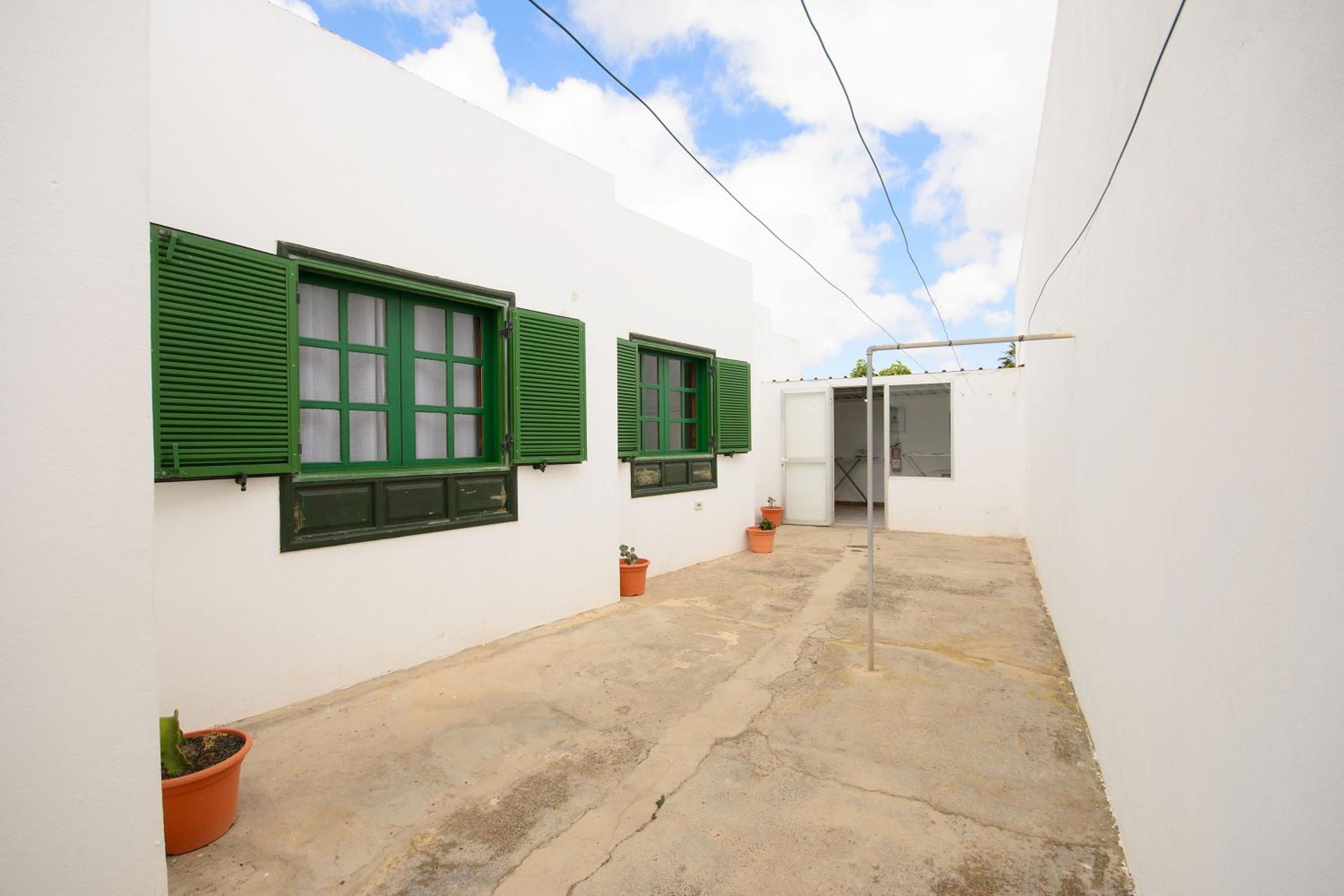 Three-Bedroom House photo 3