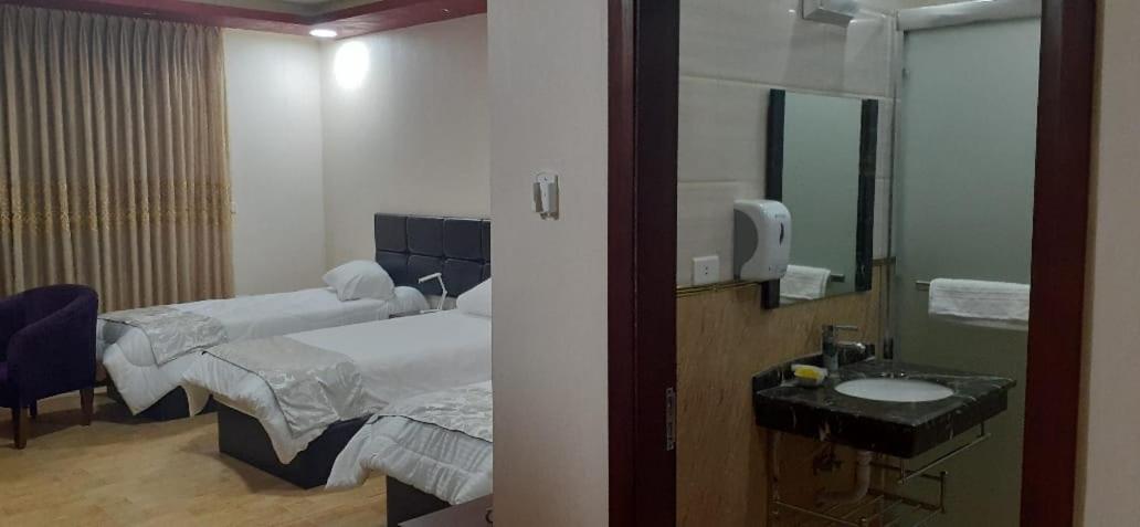Double Or Twin Room With Private Bathroom photo 2