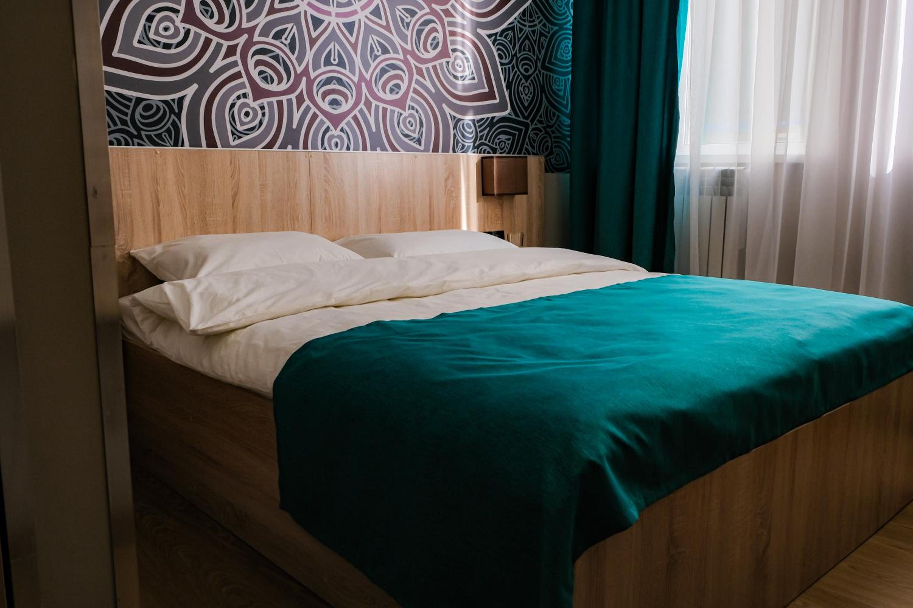 Standard Double Room - Photo 11