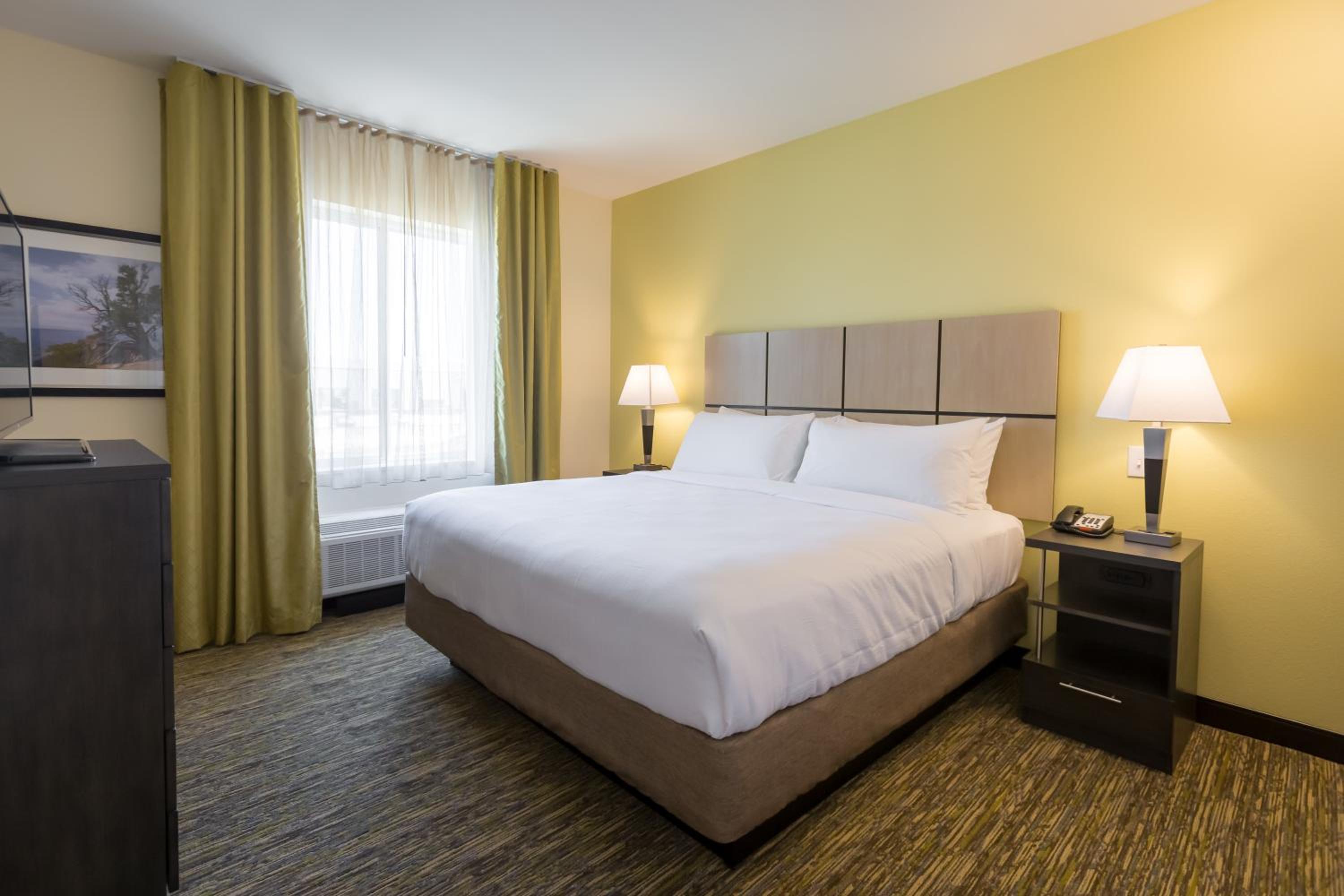 One-Bedroom King Suite with Hearing Accessible
