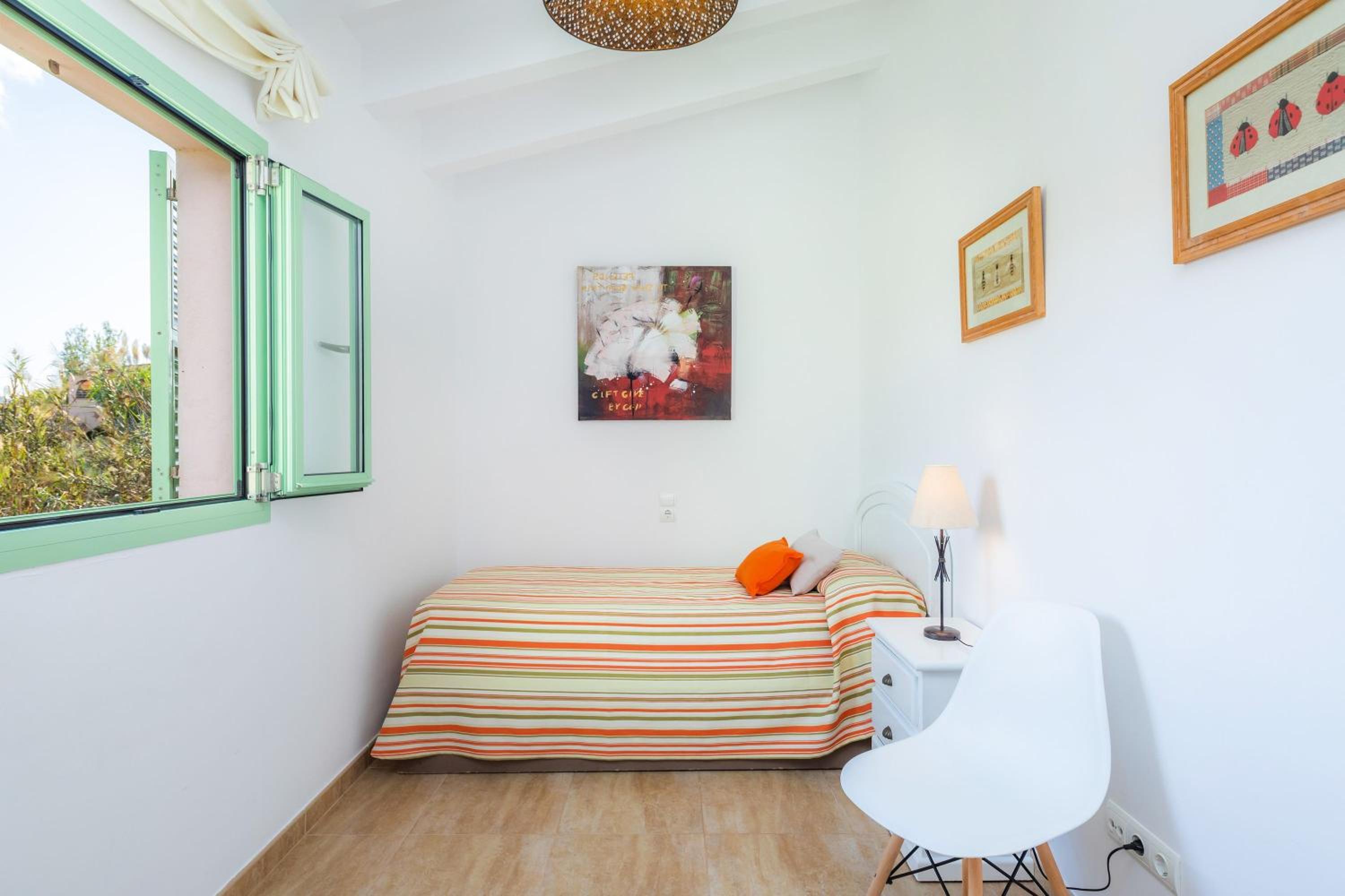 Two-Bedroom House - Photo 10