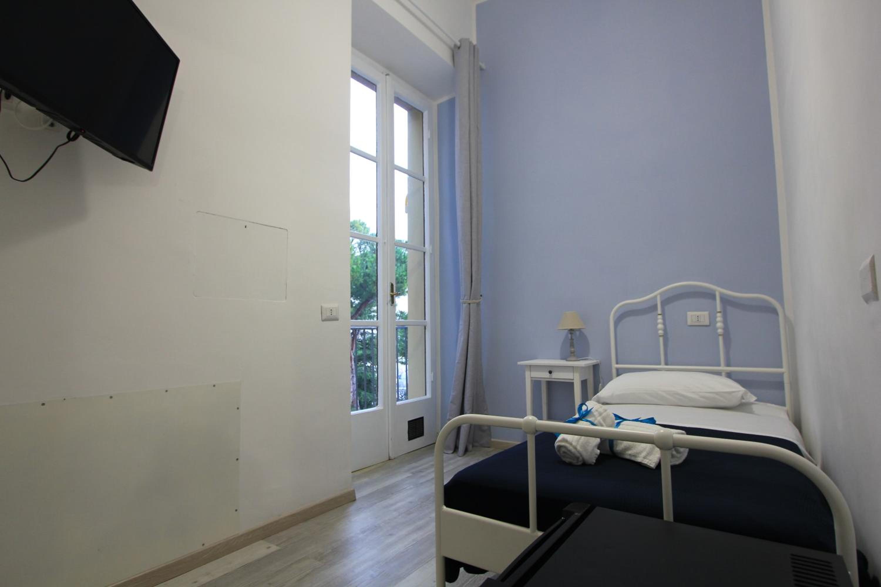 Deluxe Single Room with Balcony photo 1