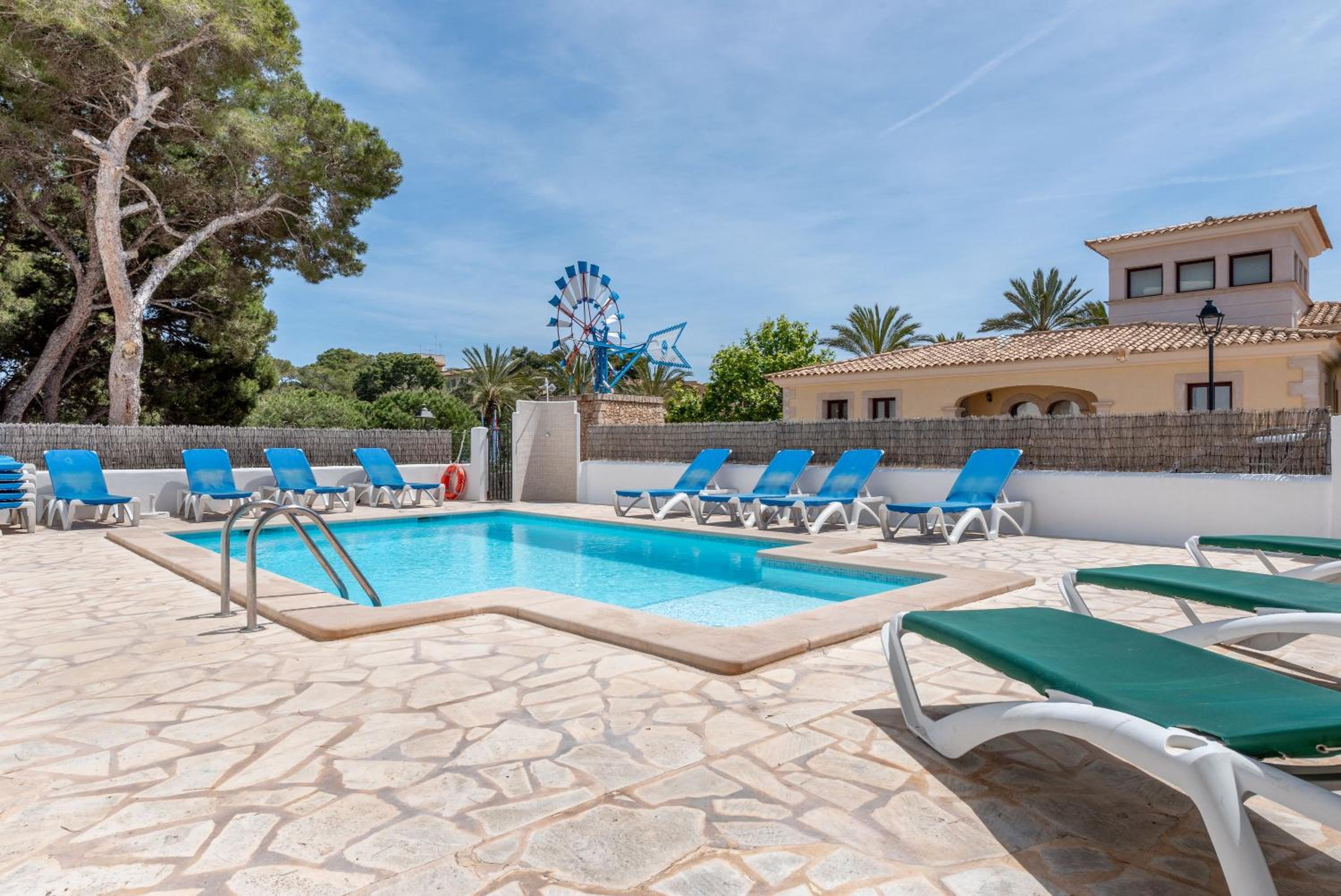 Superior One-Bedroom Apartment with Balcony