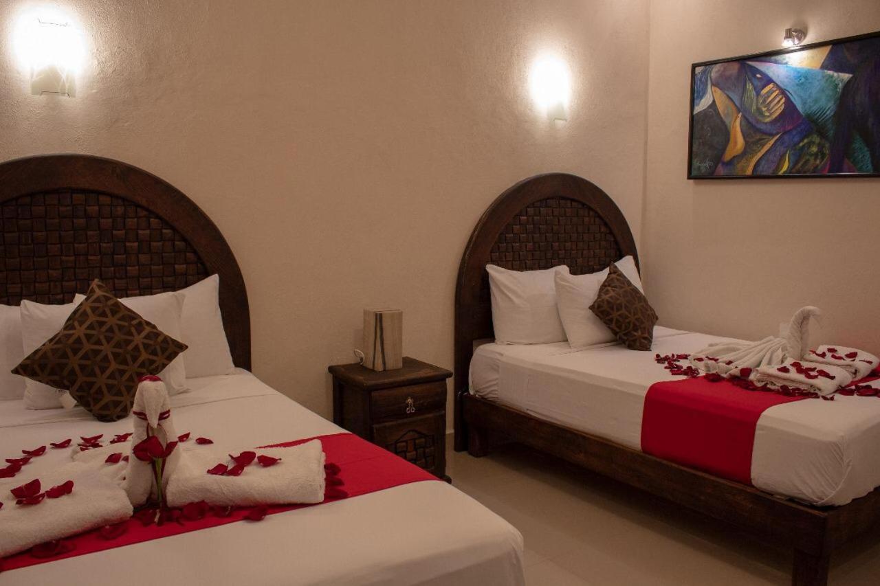 Double Room with Two Double Beds - Photo 2