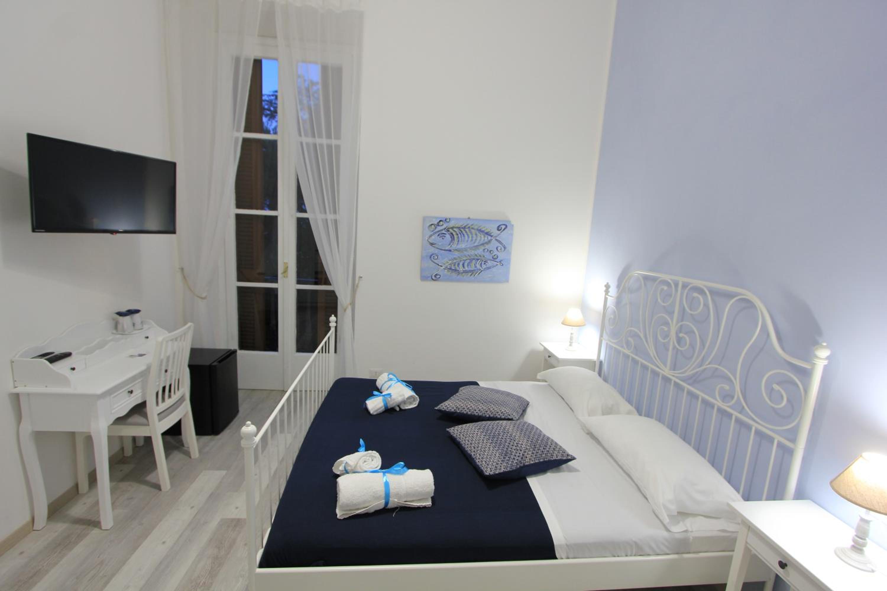 Deluxe Double Room with Balcony and Sea View