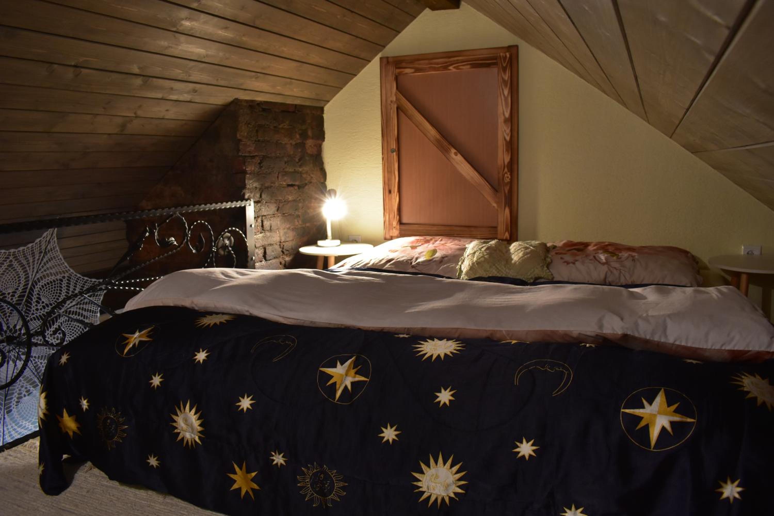 Deluxe King Suite - Photo 7