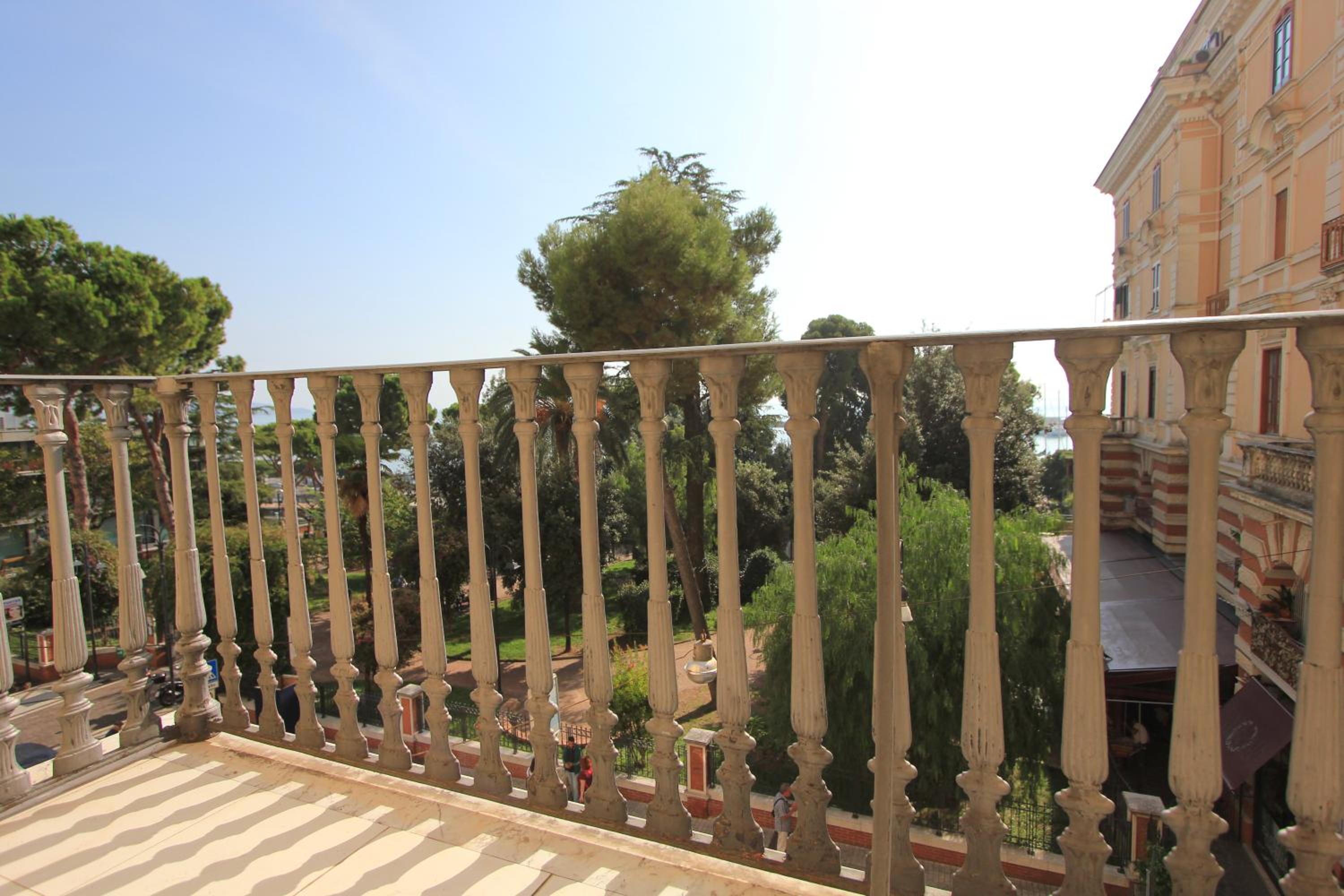 Double Room with Balcony and Sea View - Photo 6