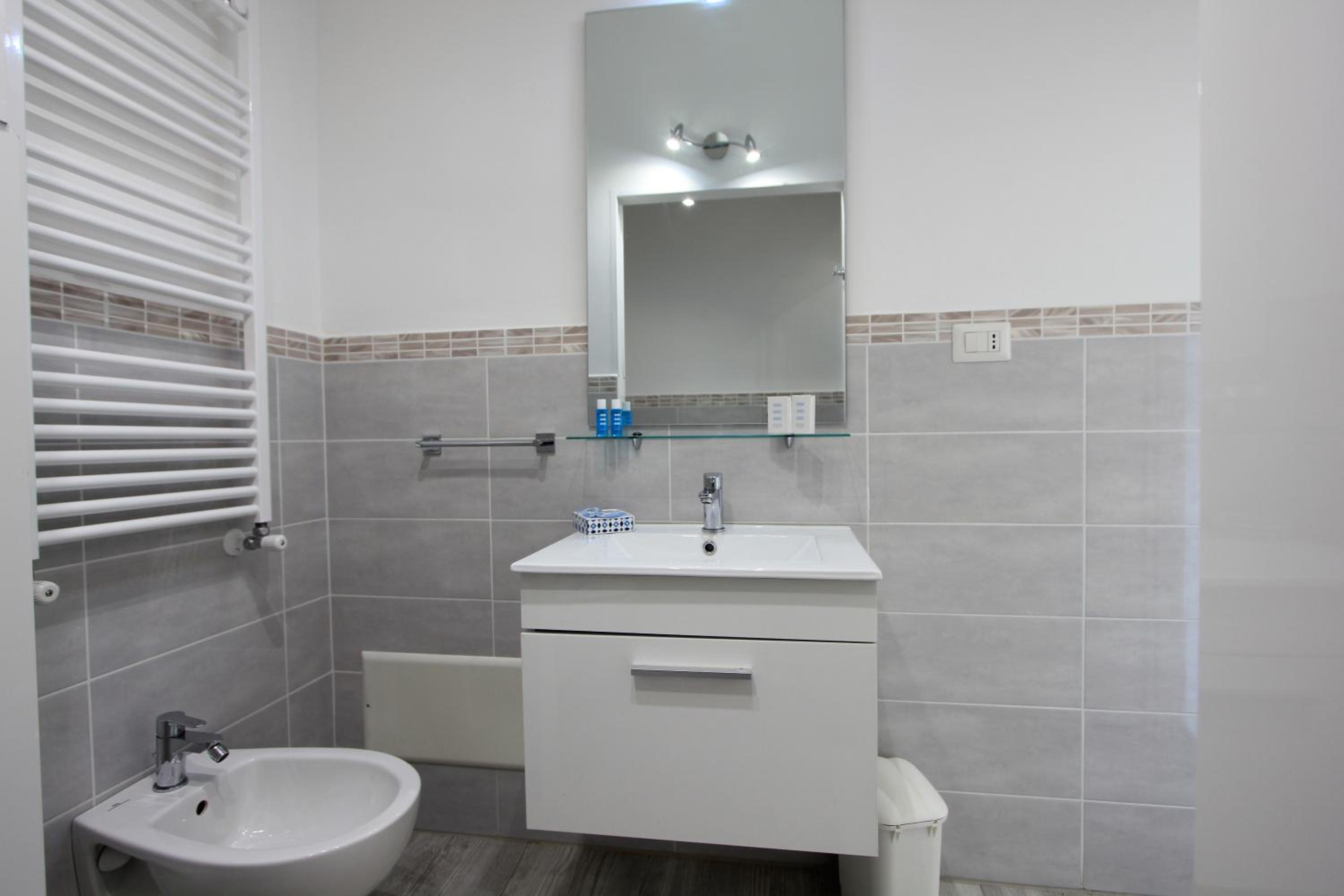 Double Room with Balcony and Sea View - Photo 2