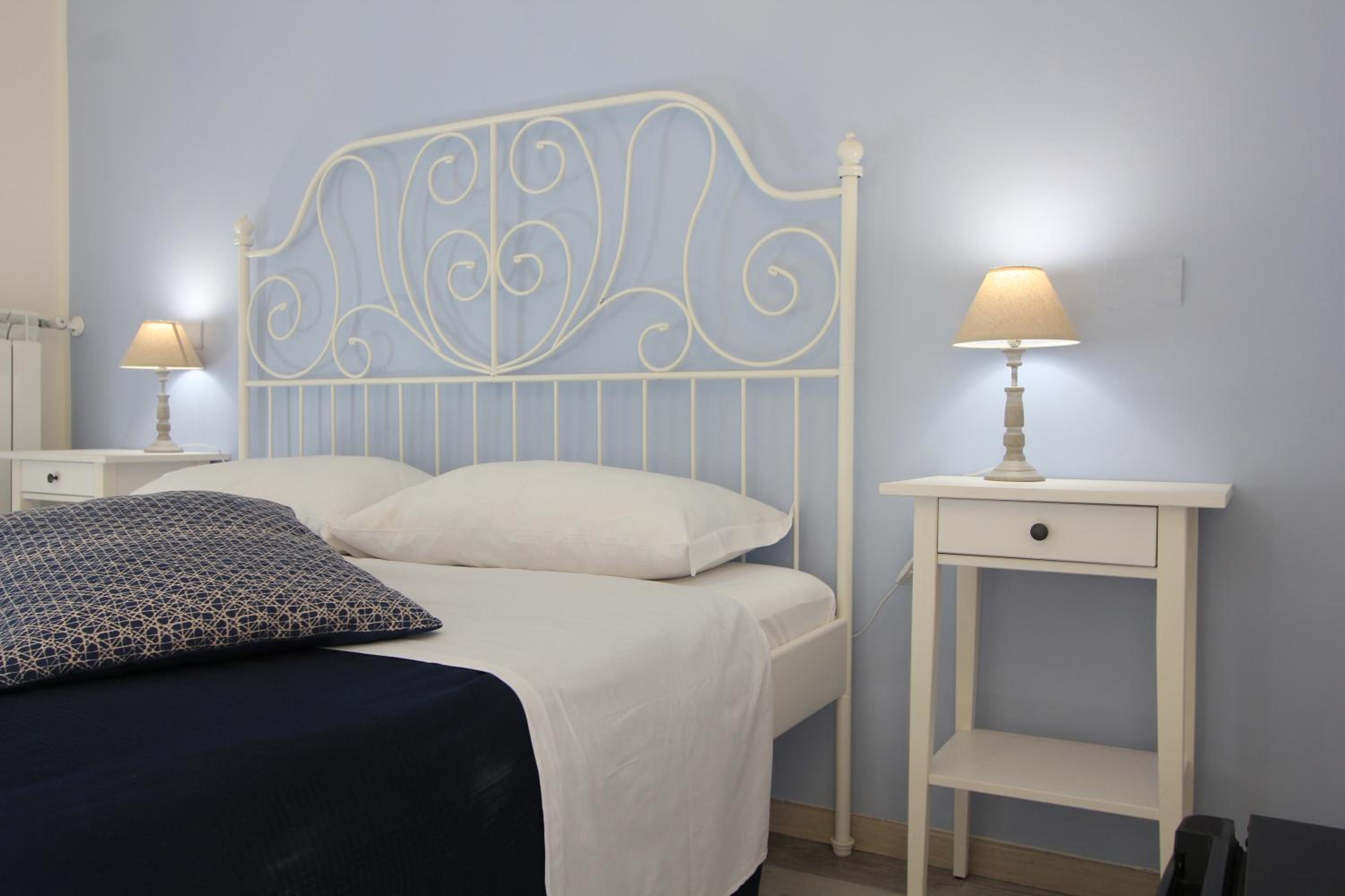 Double Room with Balcony and Sea View - Photo 7