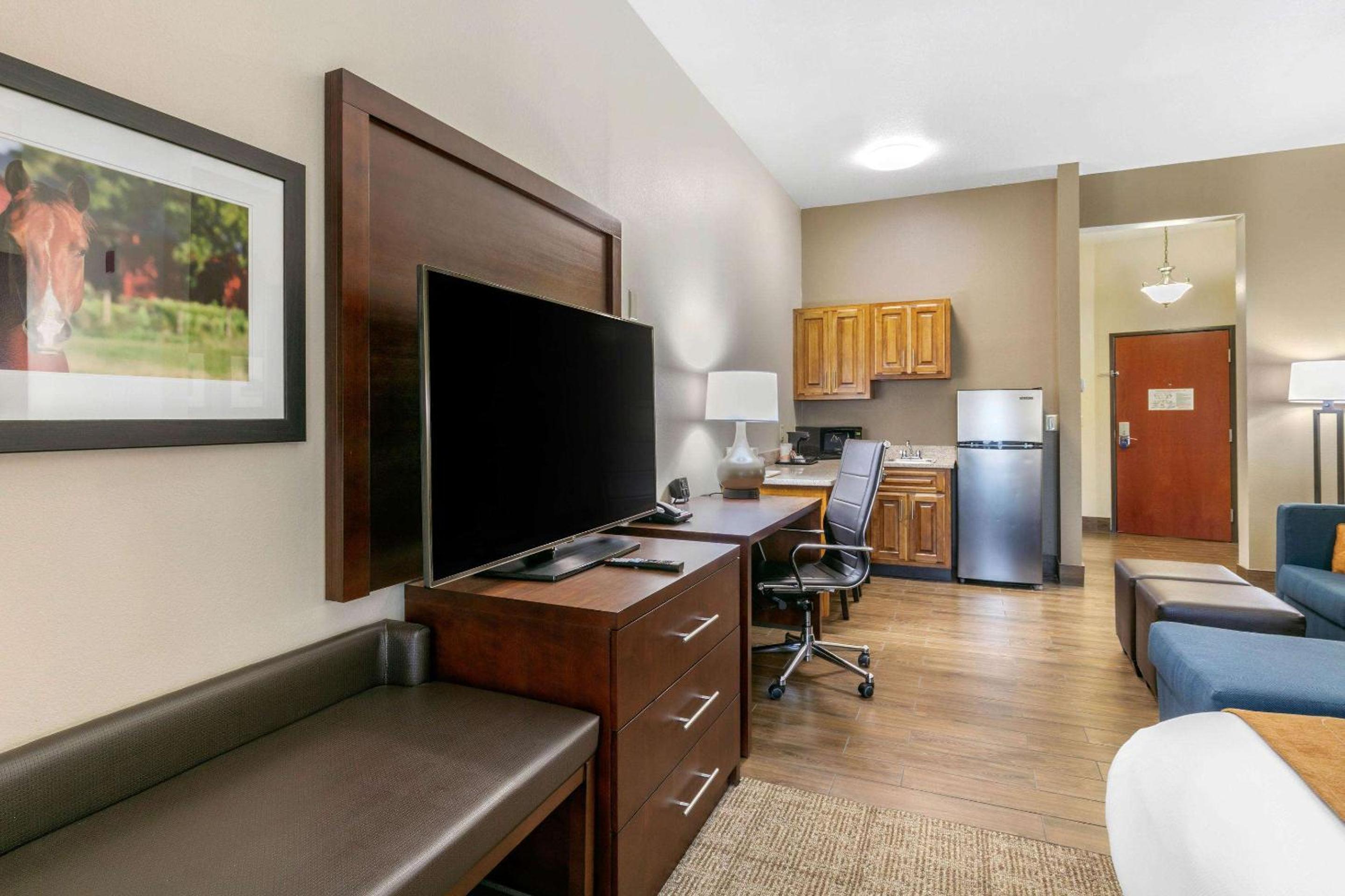Superior King Suite - Non-Smoking