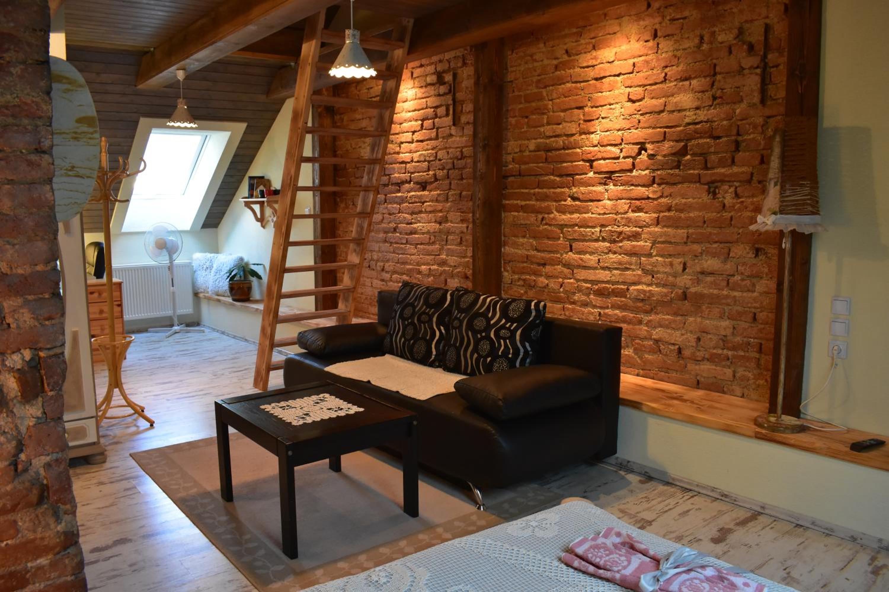 Deluxe King Suite - Photo 9