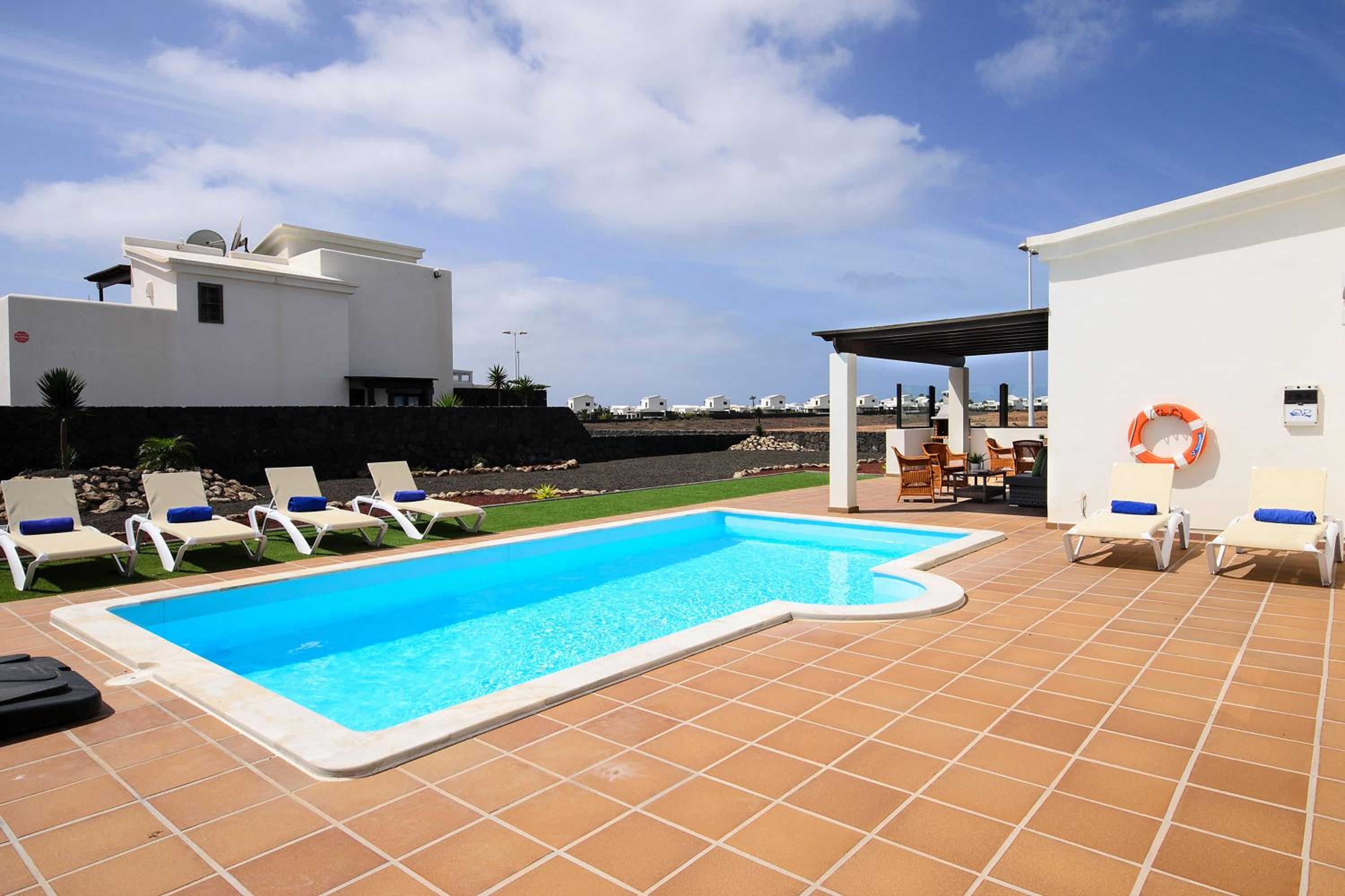 Villa with Sea View - Photo 14