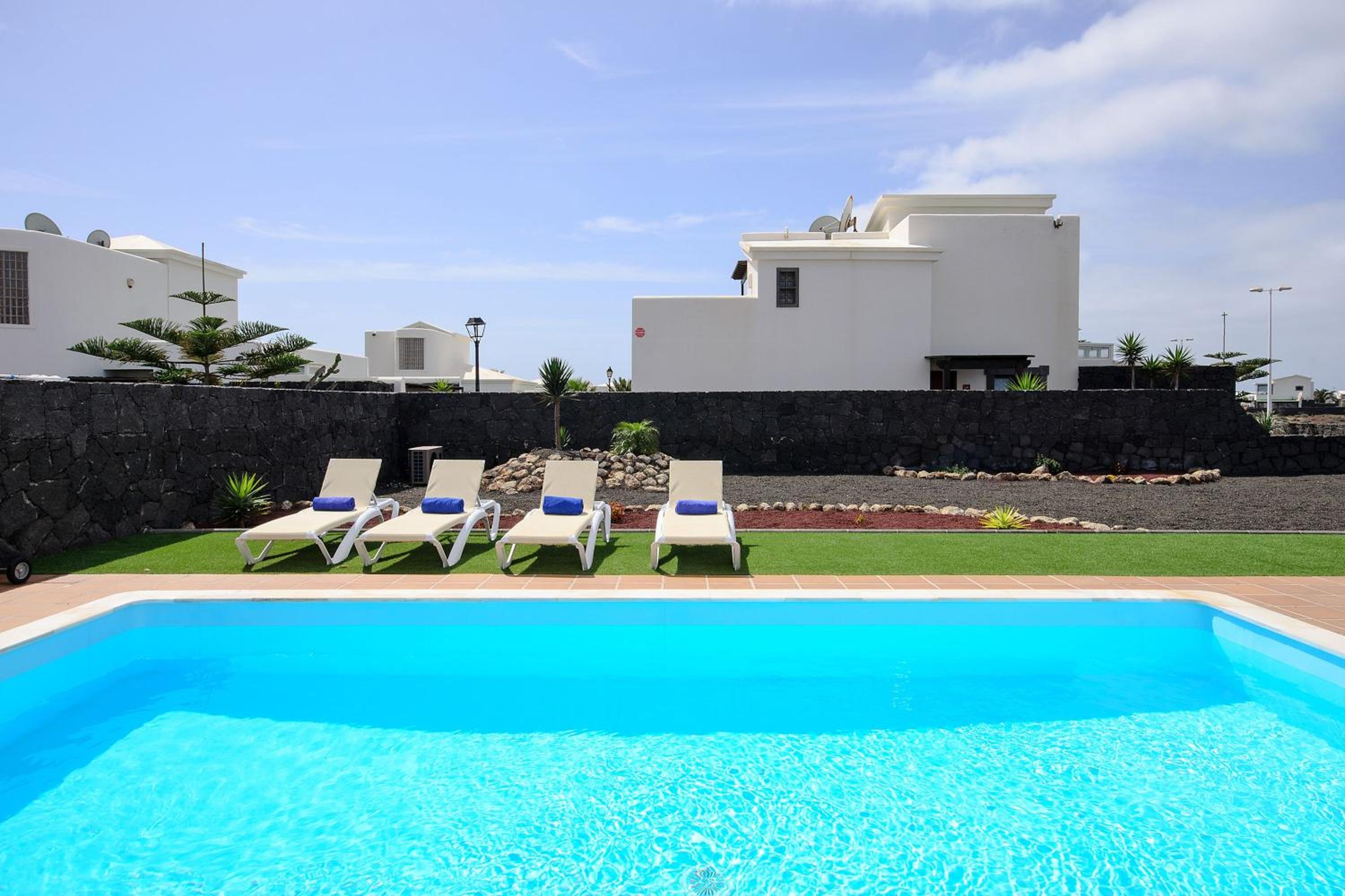 Villa with Sea View - Photo 10