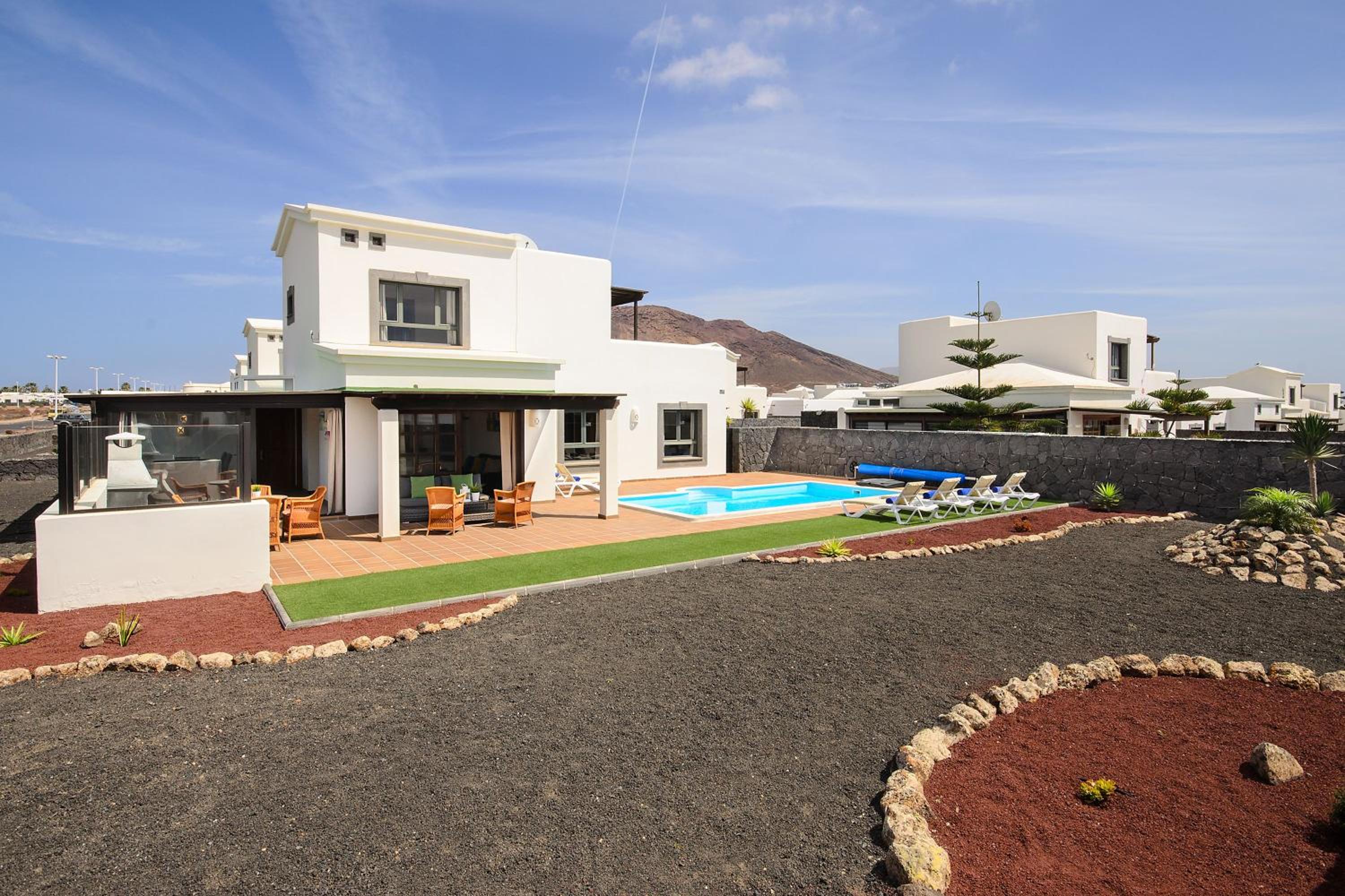 Villa with Sea View - Photo 12