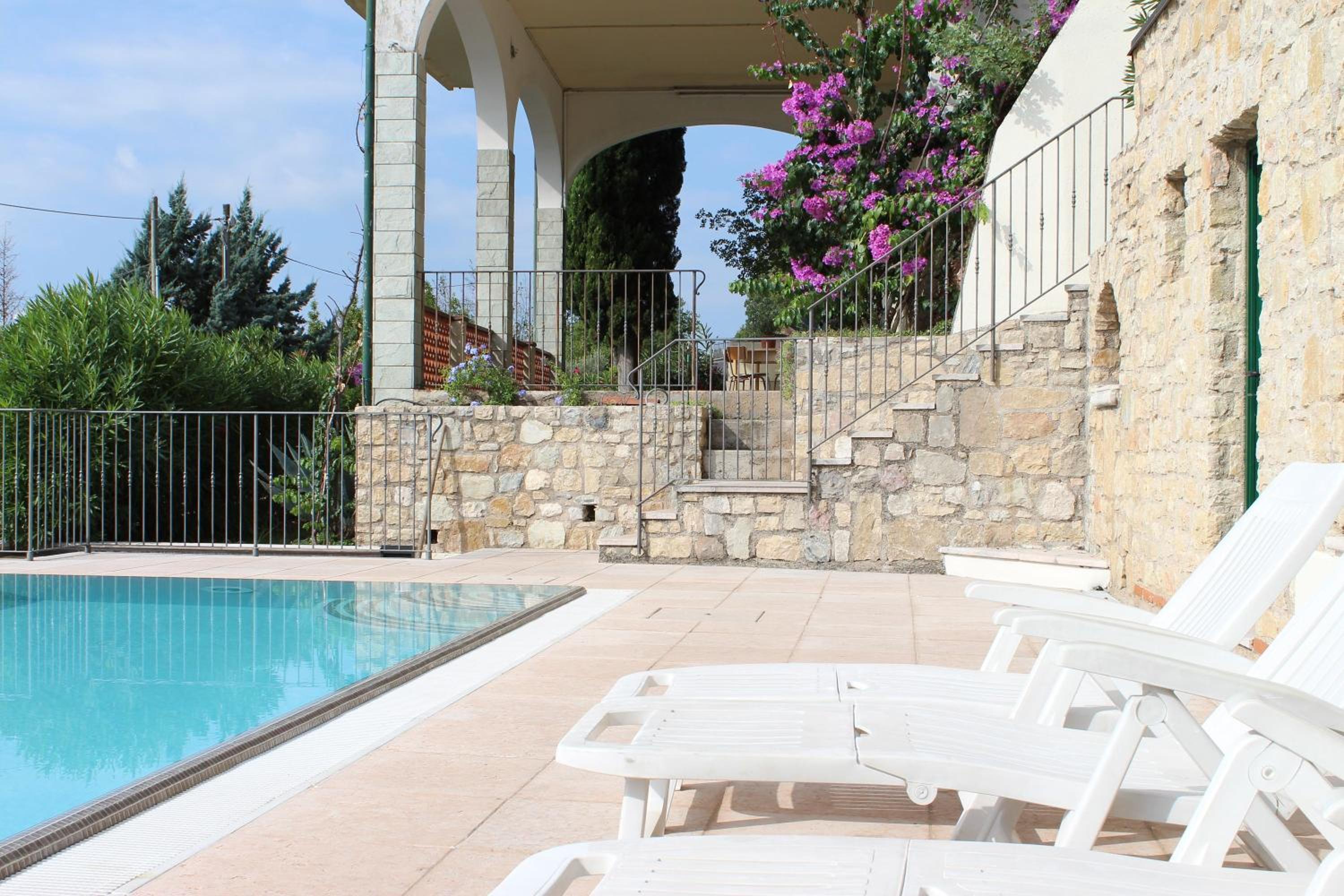 Villa photo 2