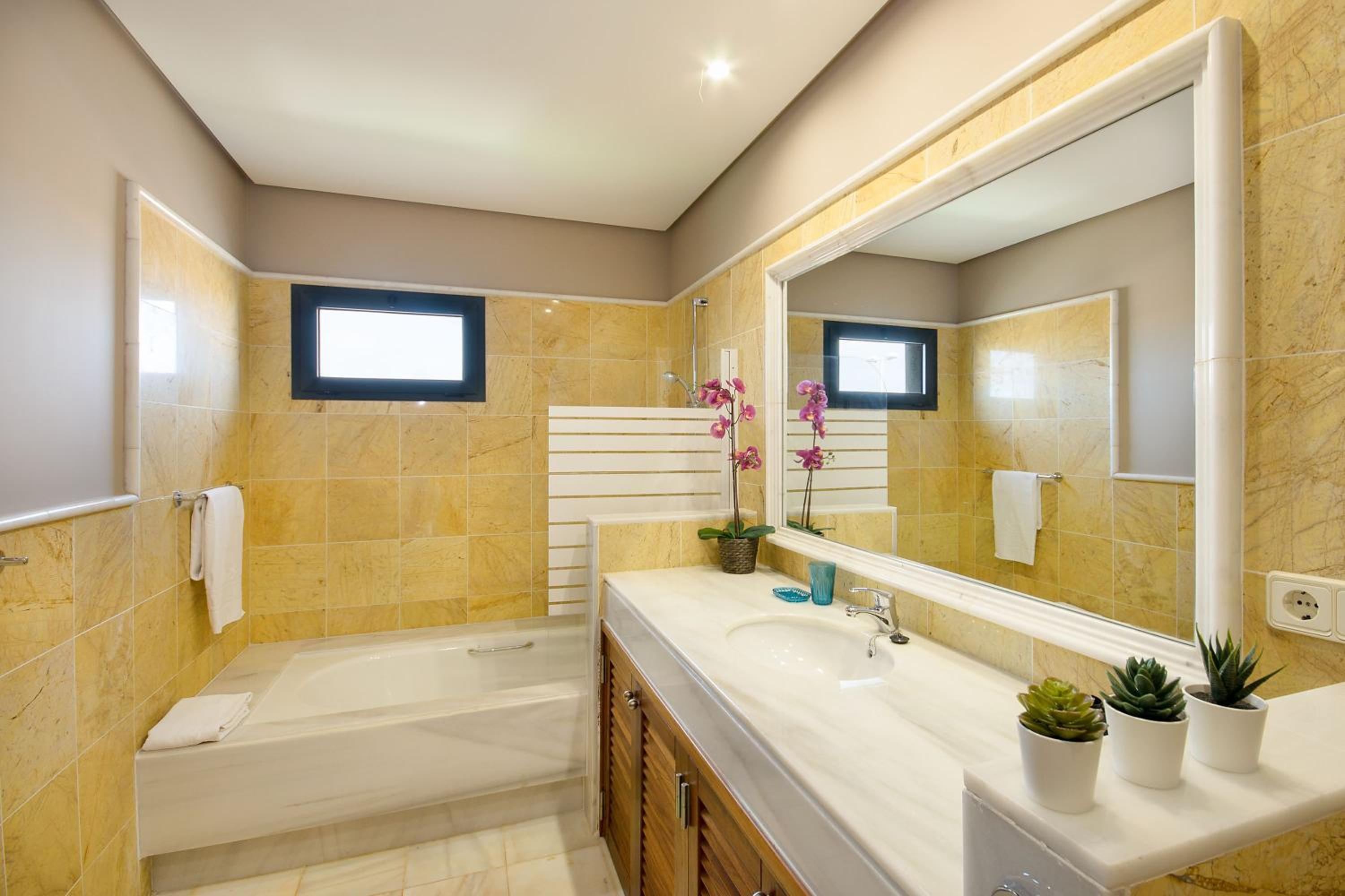 Villa with Sea View - Photo 16
