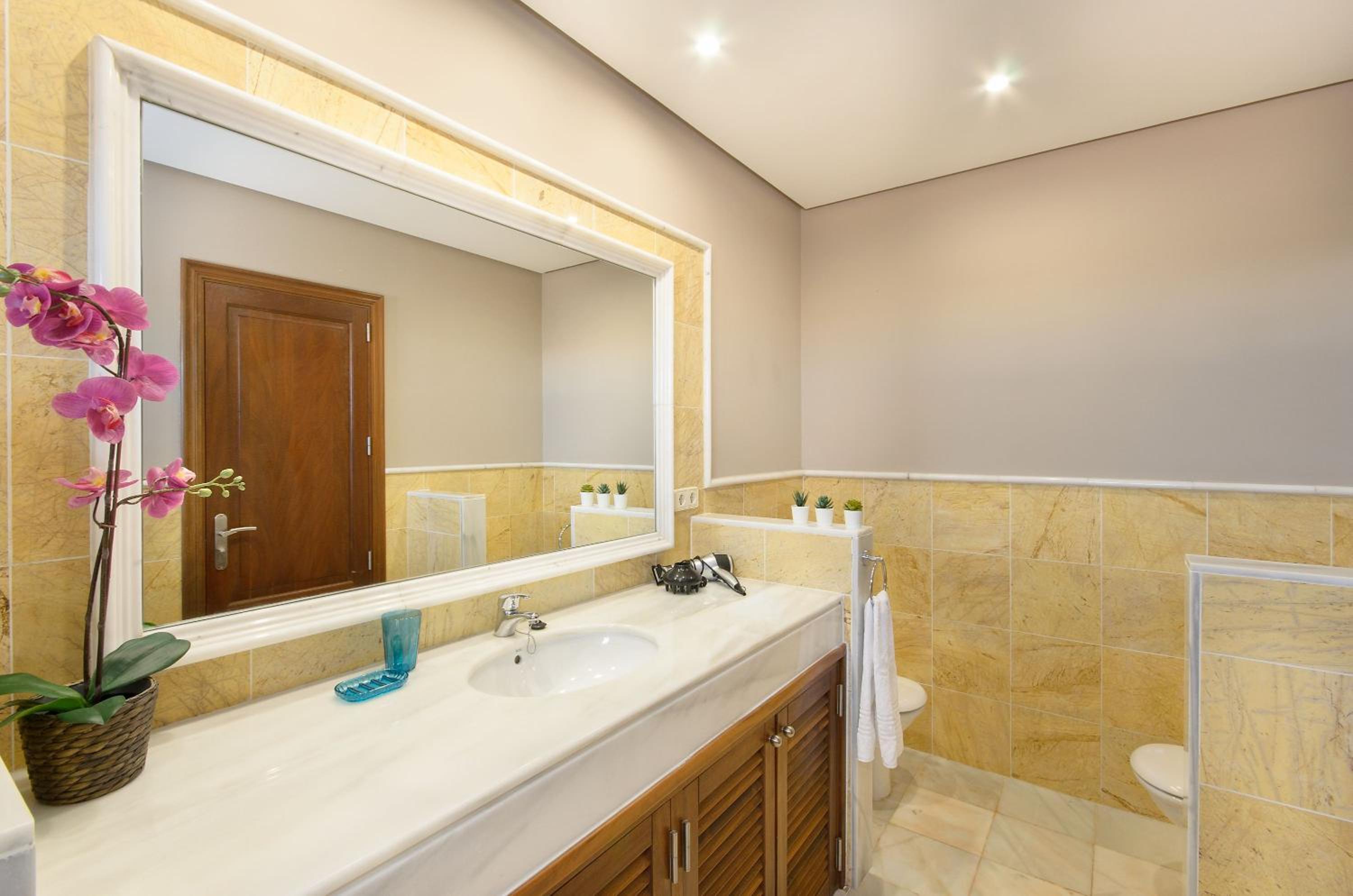 Villa with Sea View - Photo 15