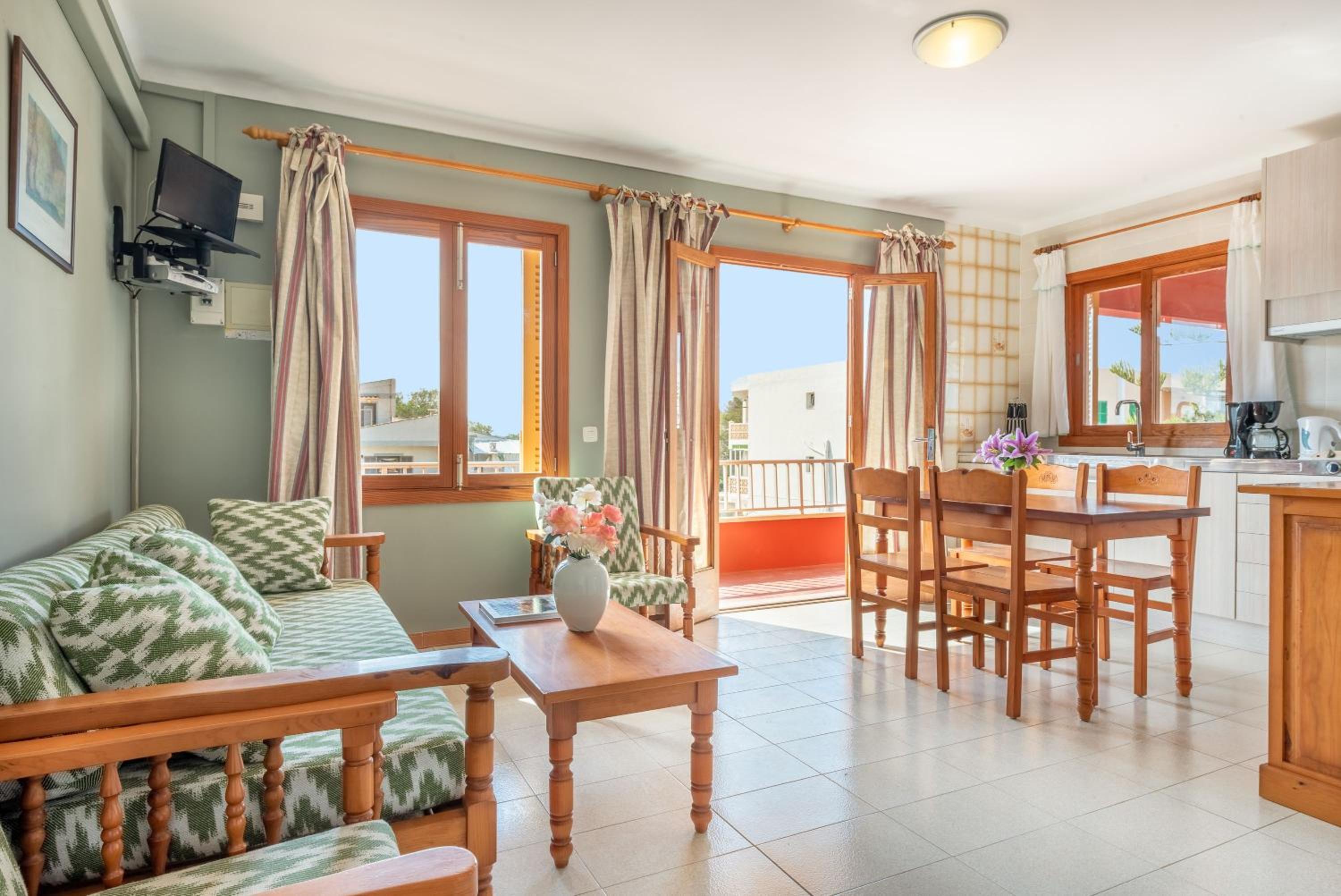 Apartamento de un dormitorio superior con balcón