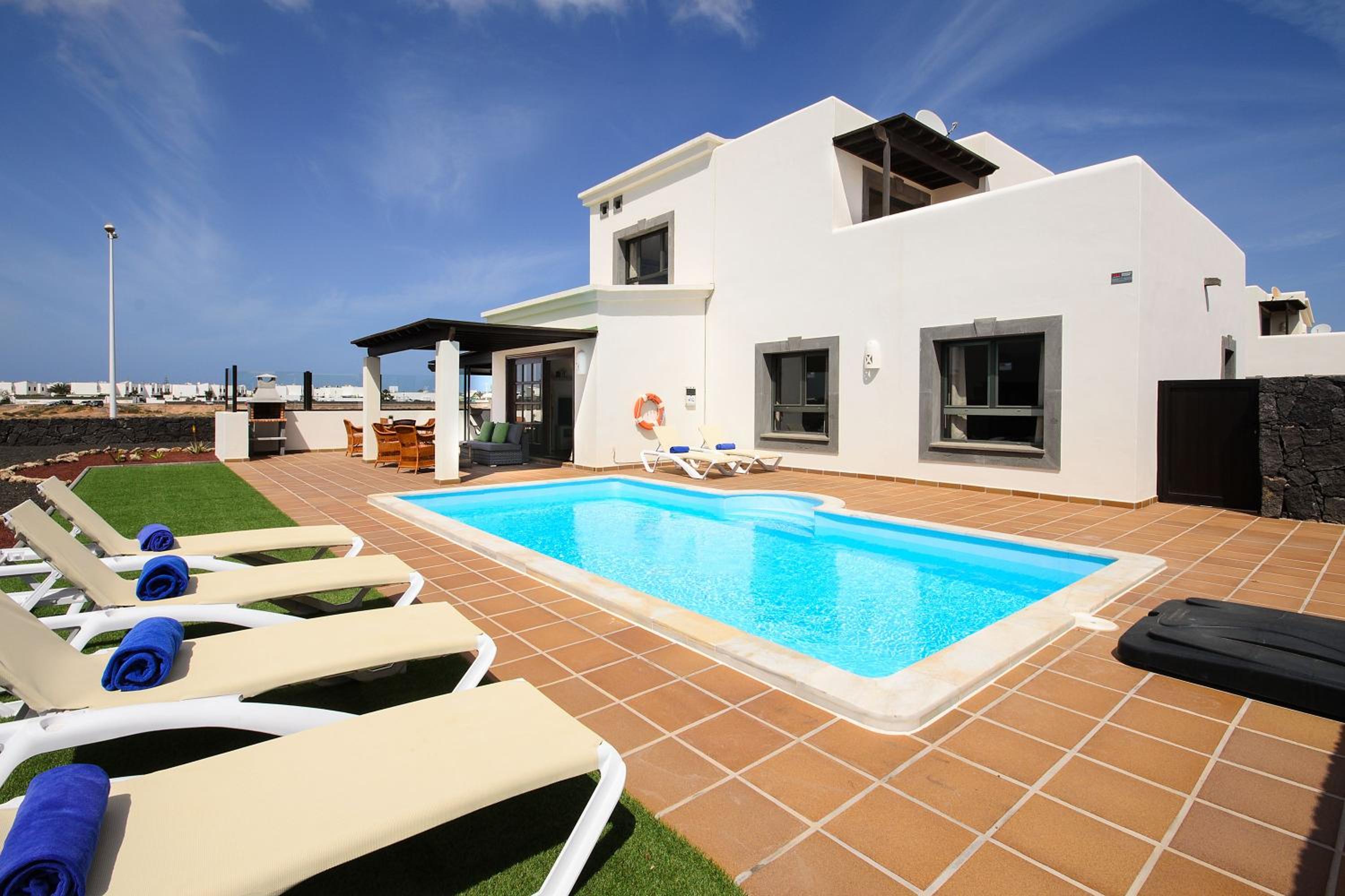 Villa with Sea View - Photo 13