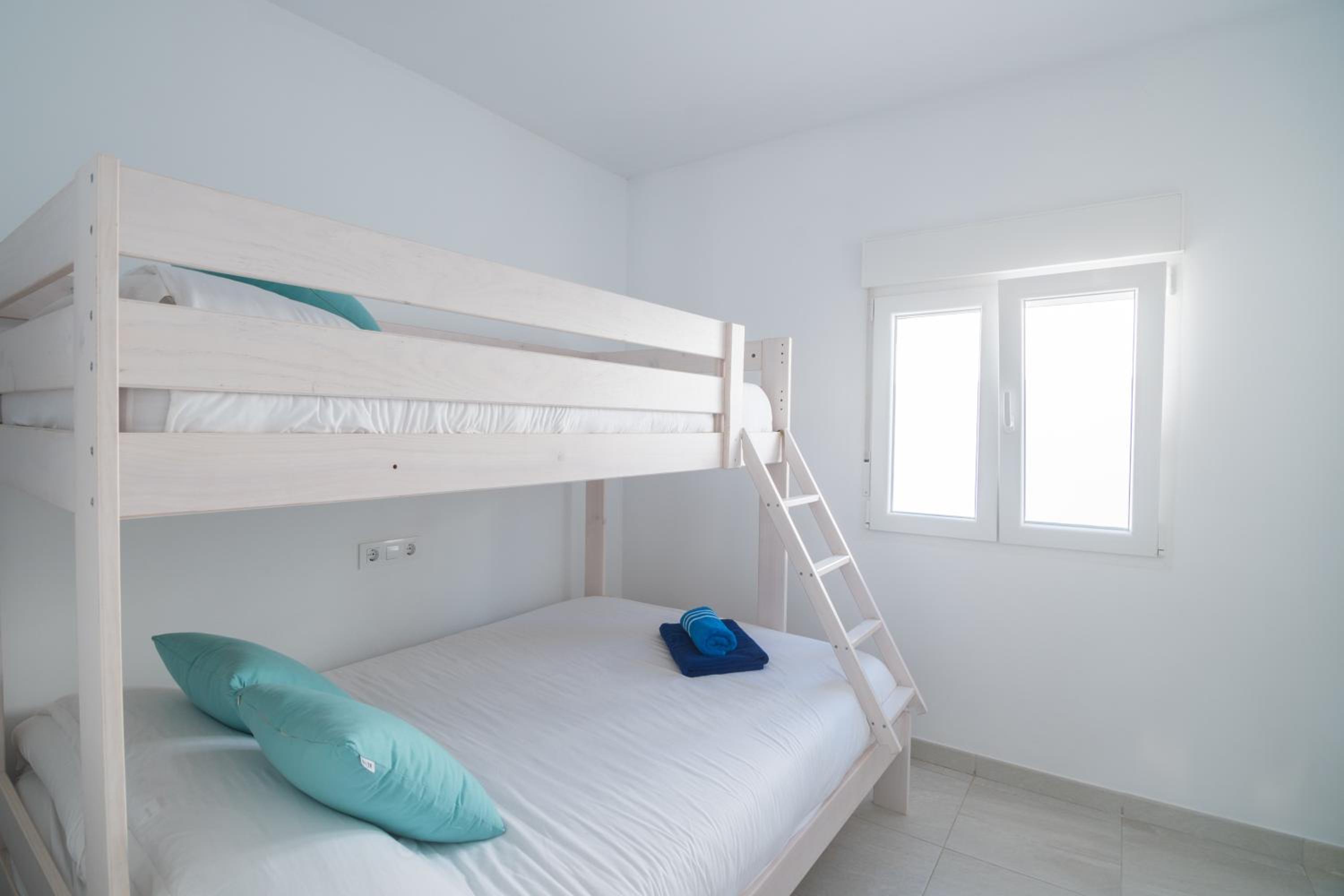 Two-Bedroom House - Photo 3