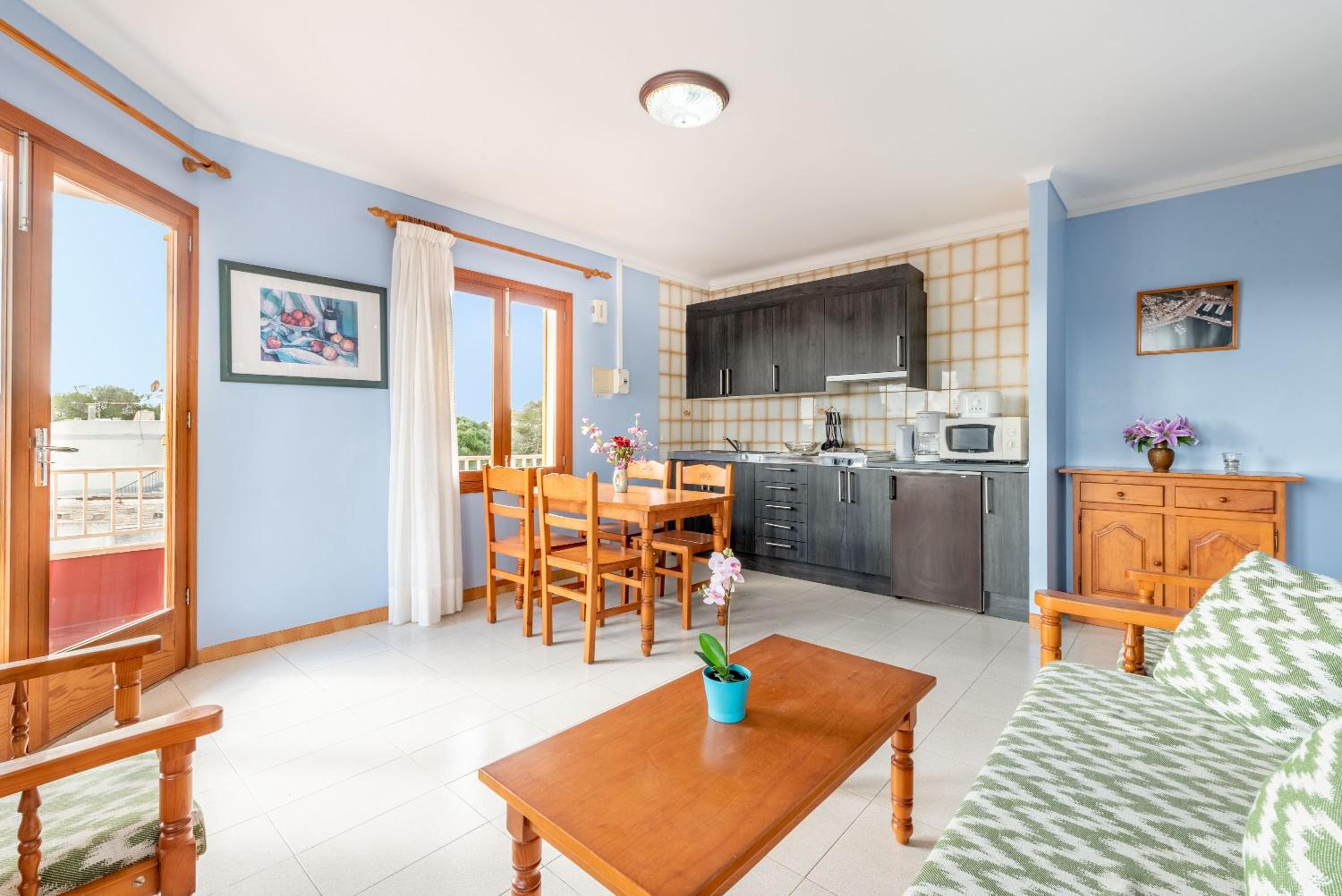 Superior One-Bedroom Apartment with Balcony - Photo 11