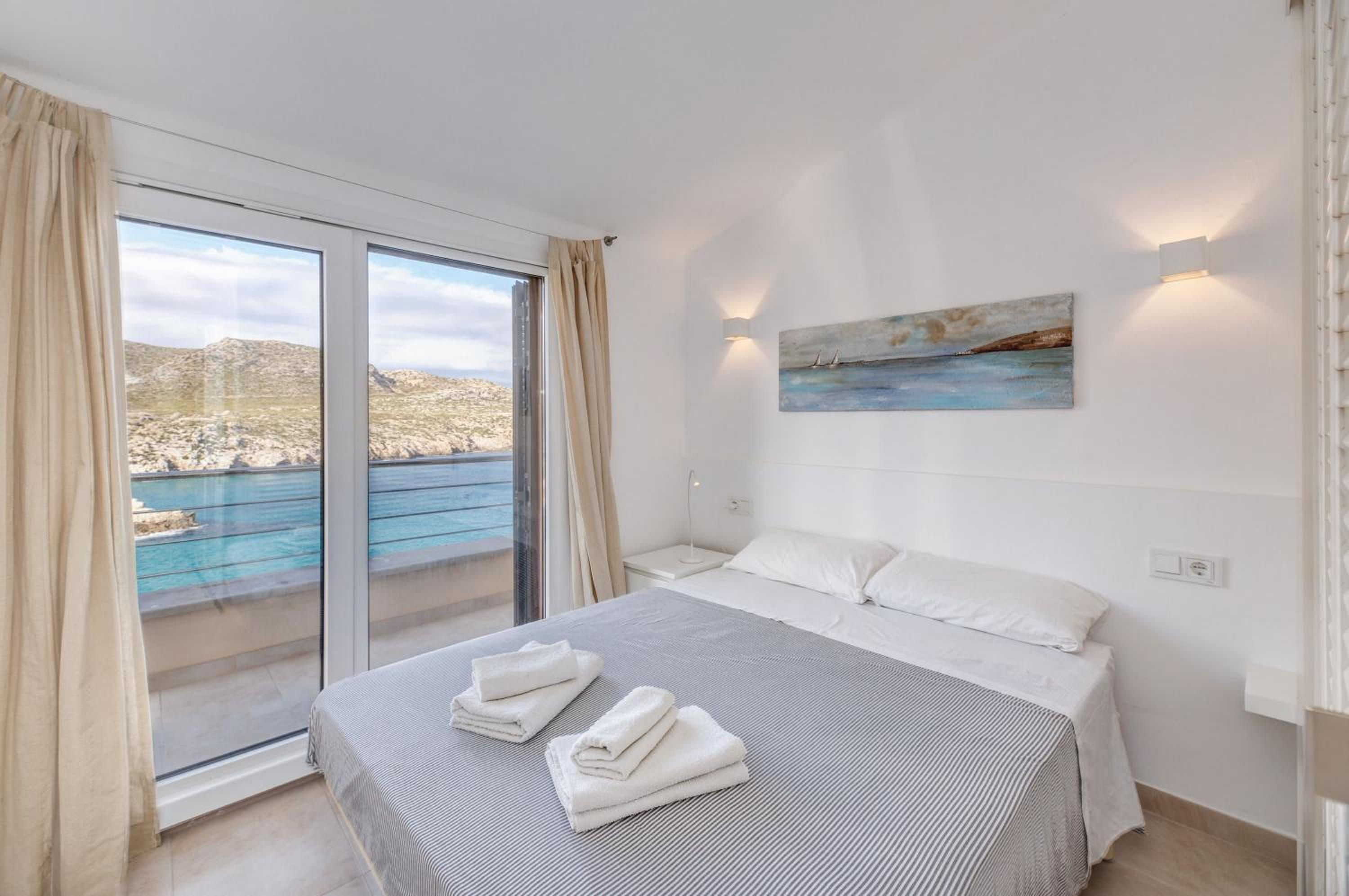 Two-Bedroom Deluxe Apartment with Ocean View photo 2