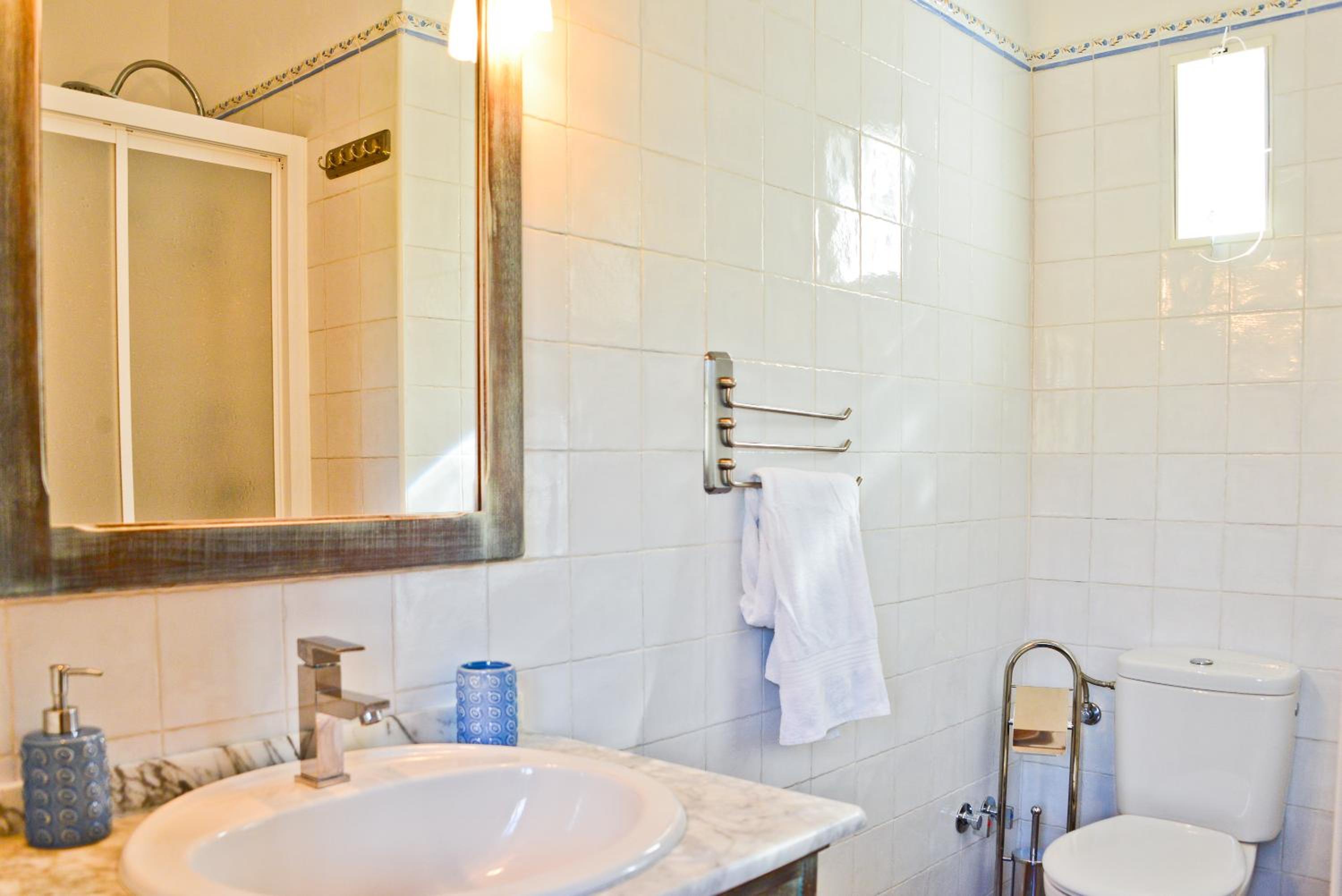 Two-Bedroom House - Photo 16
