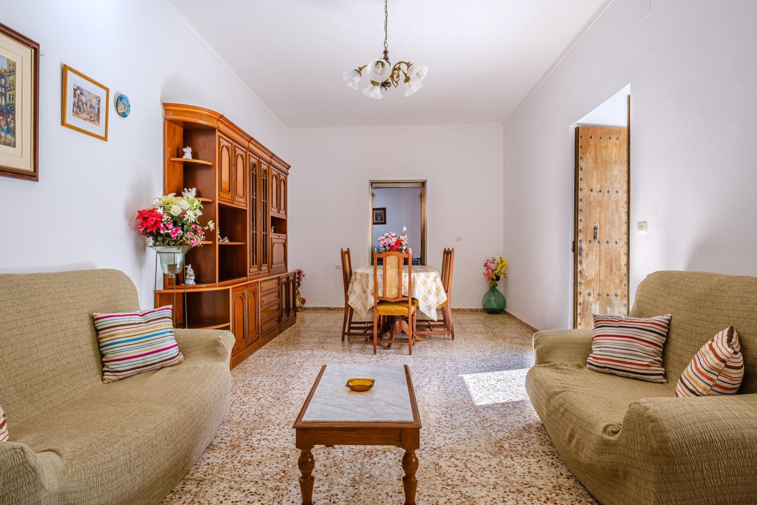 Villa - Photo 3