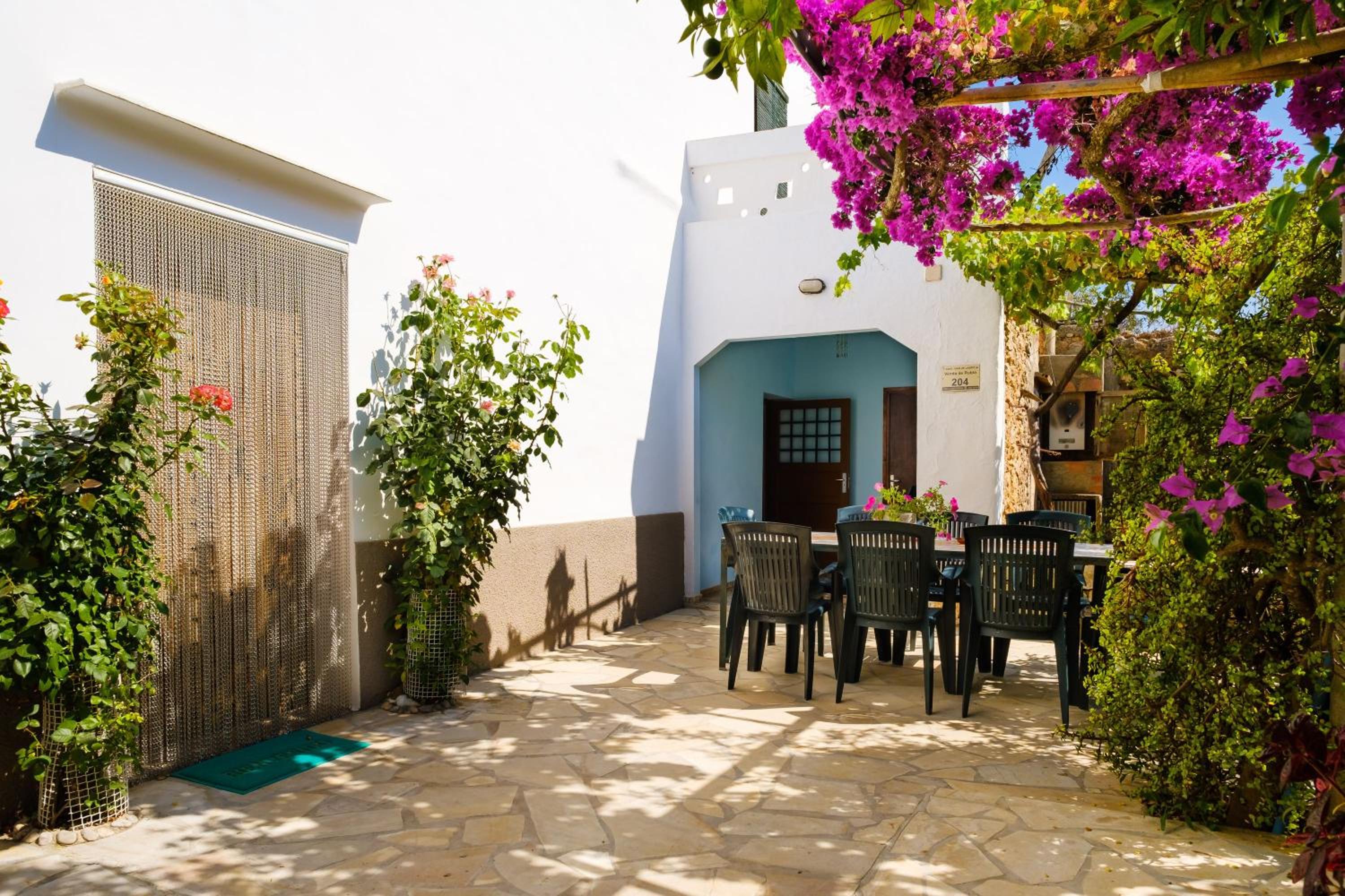 Villa - Photo 2