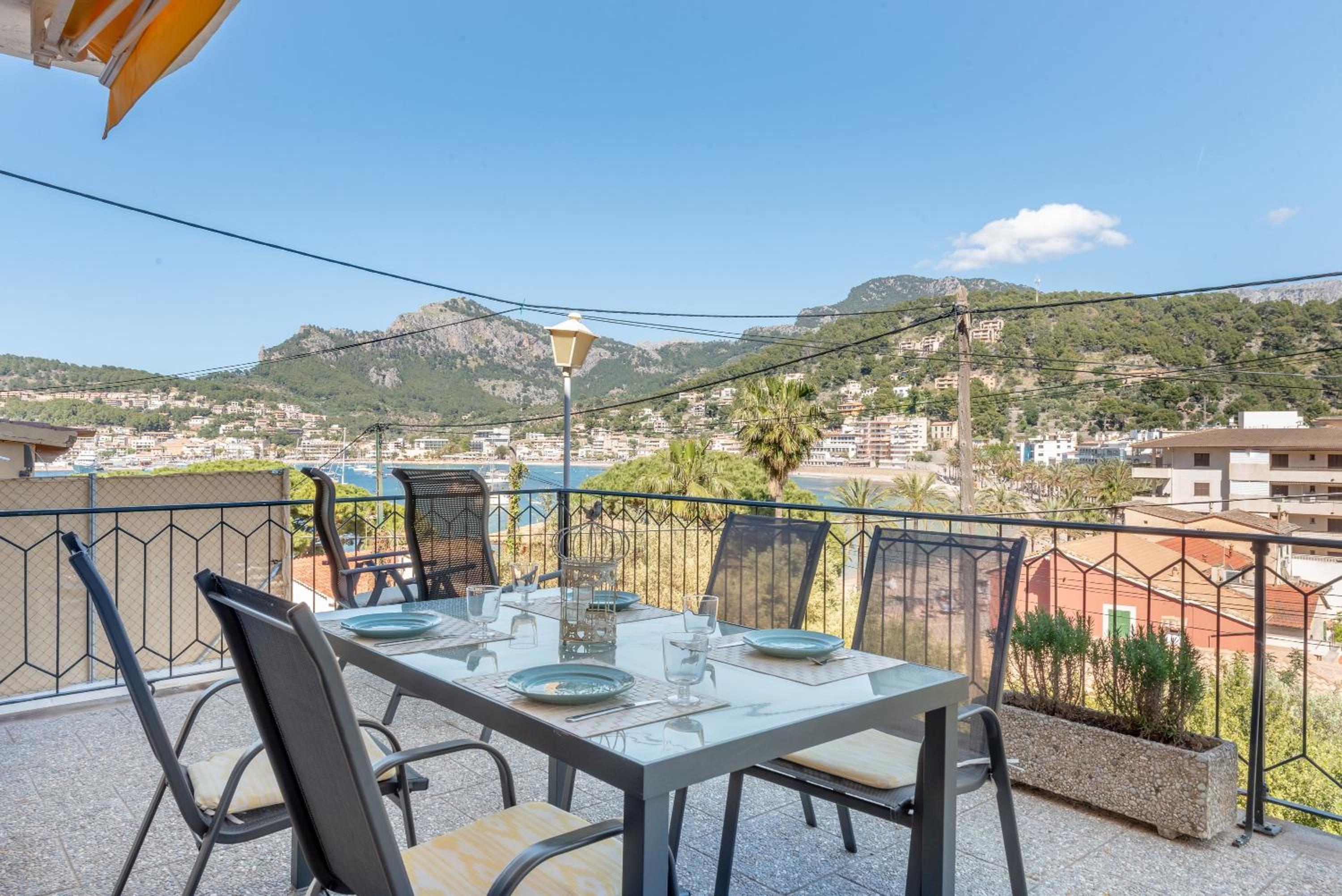 Three-Bedroom Apartment with Water View photo 3