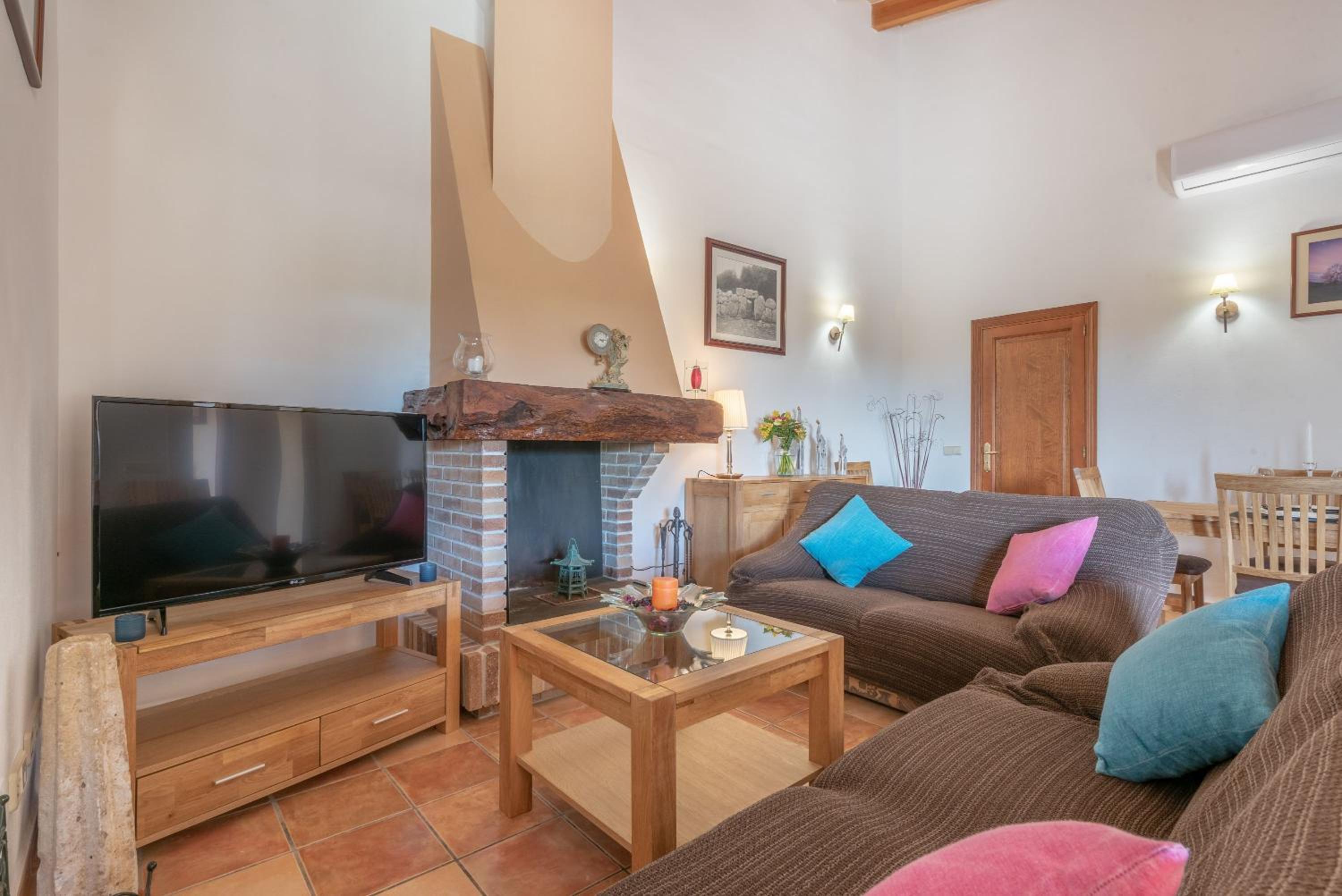 Villa - Photo 1