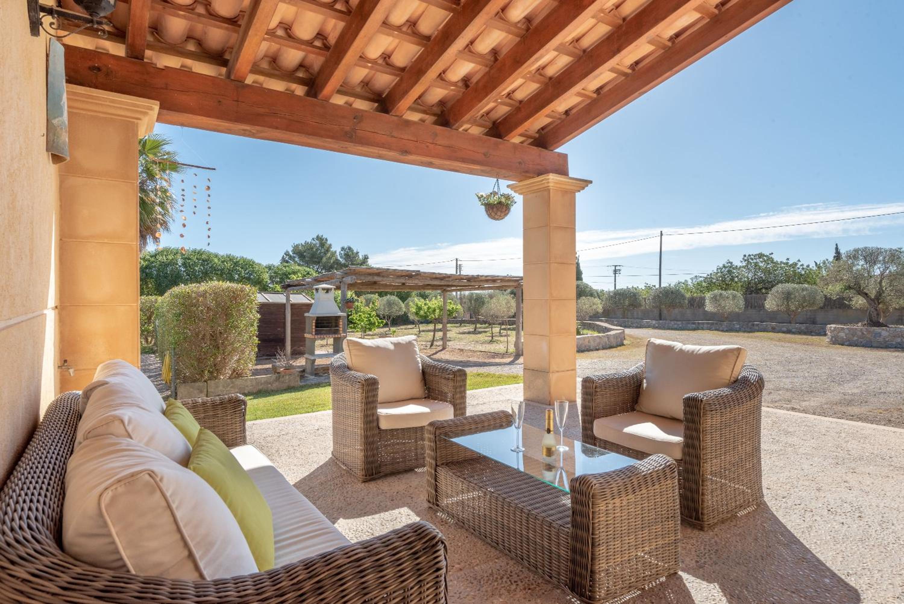 Villa - Photo 2