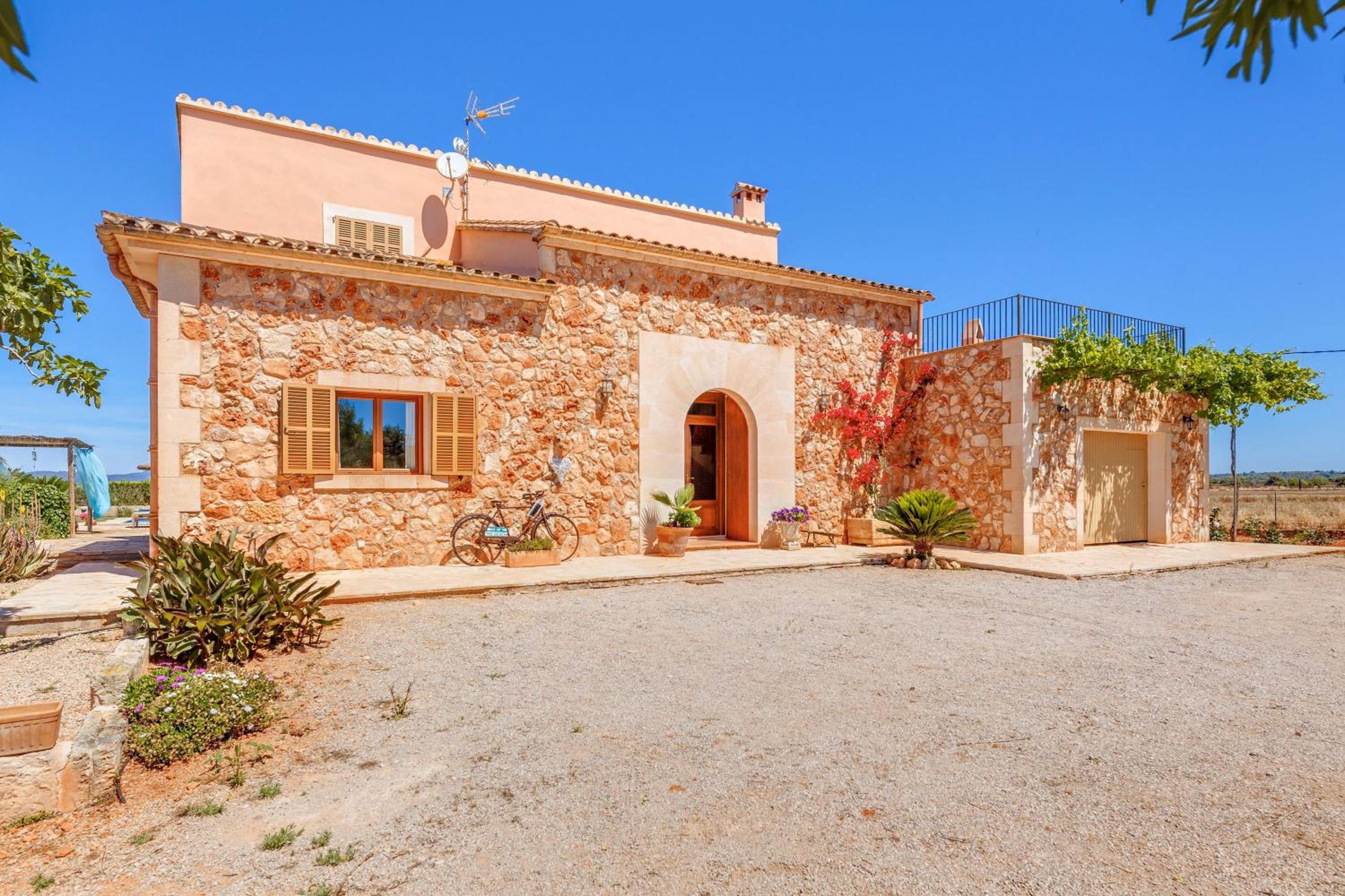 Villa photo 2
