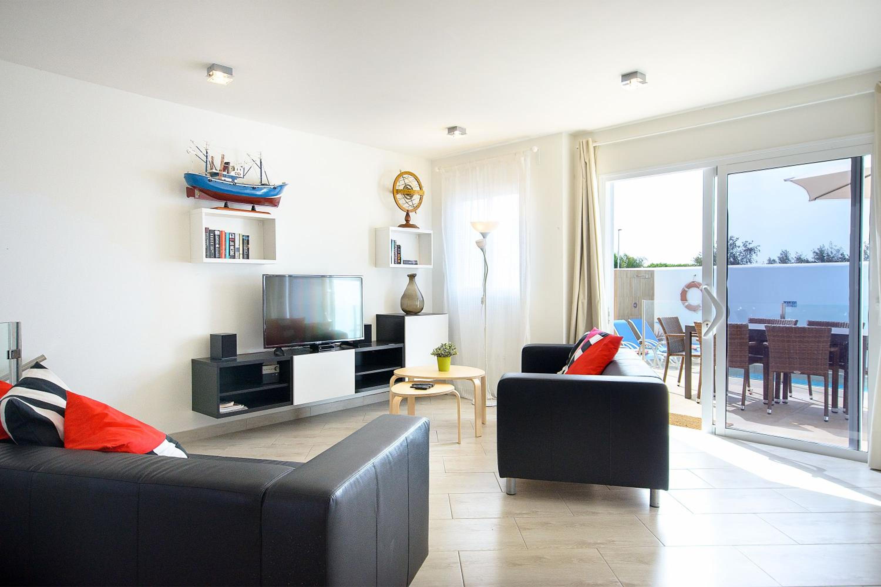 Villa - Photo 1