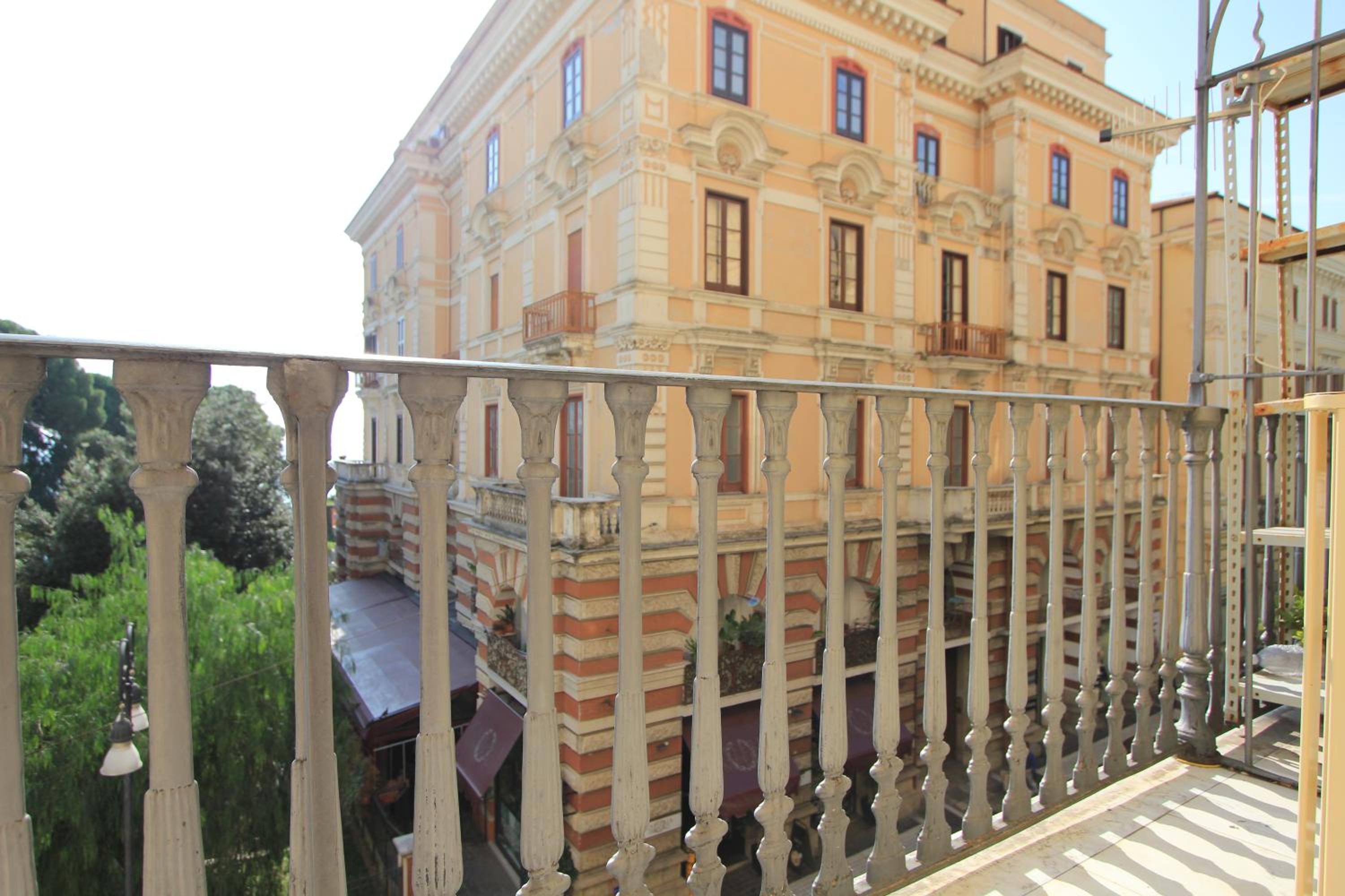 Double Room with Balcony and Sea View - Photo 11
