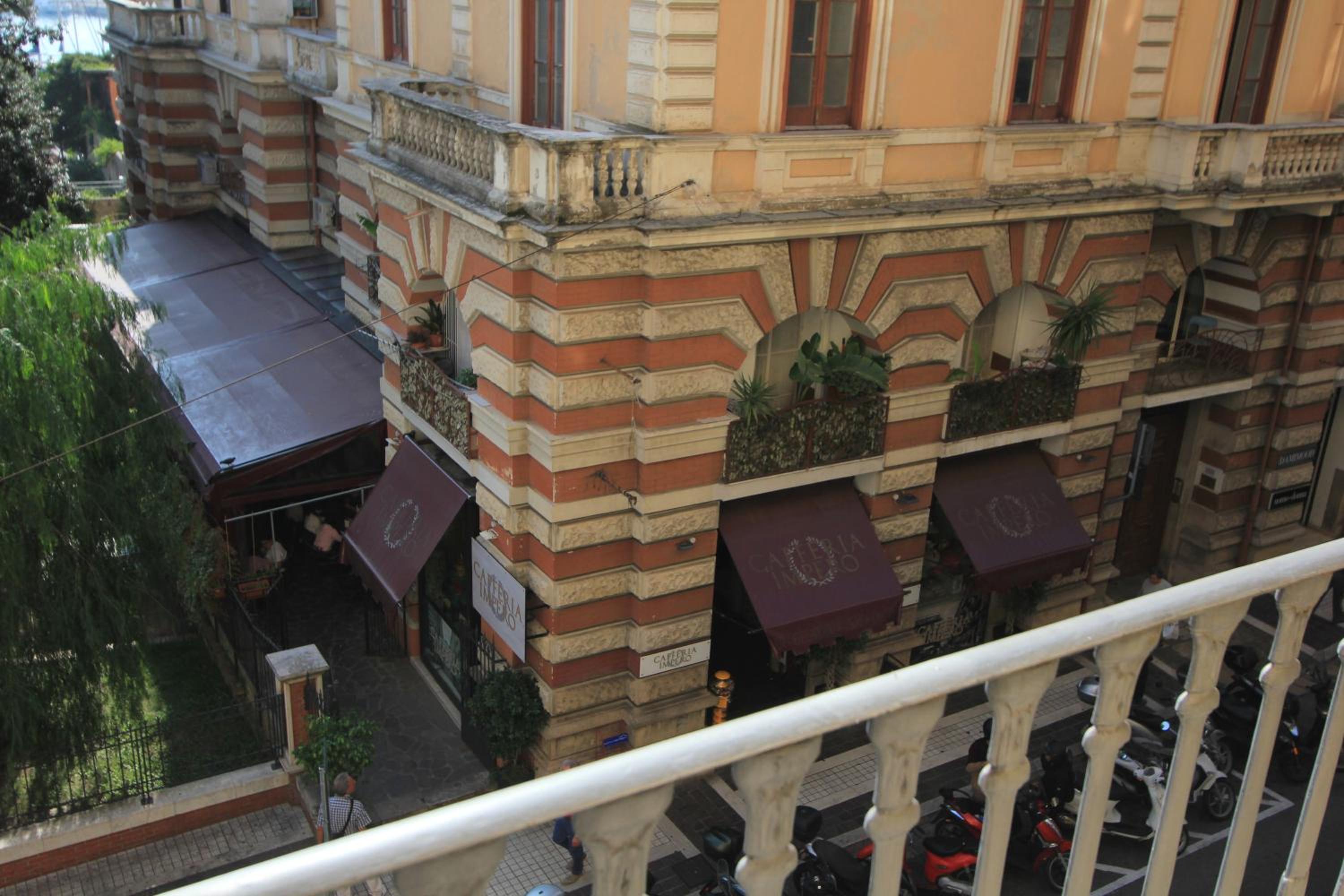 Double Room with Balcony and Sea View - Photo 8