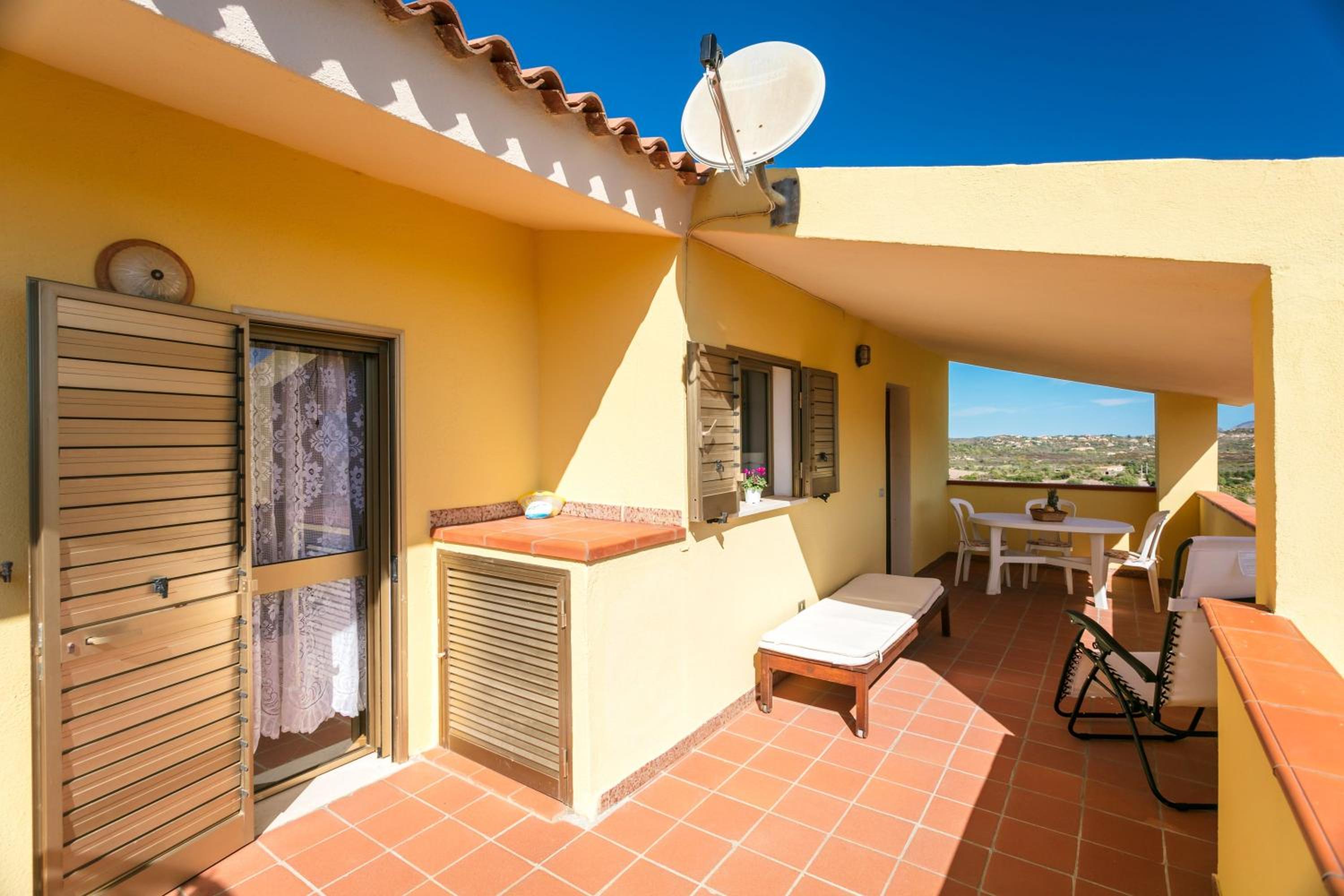 Two-Bedroom Deluxe Apartment with Ocean View photo 2