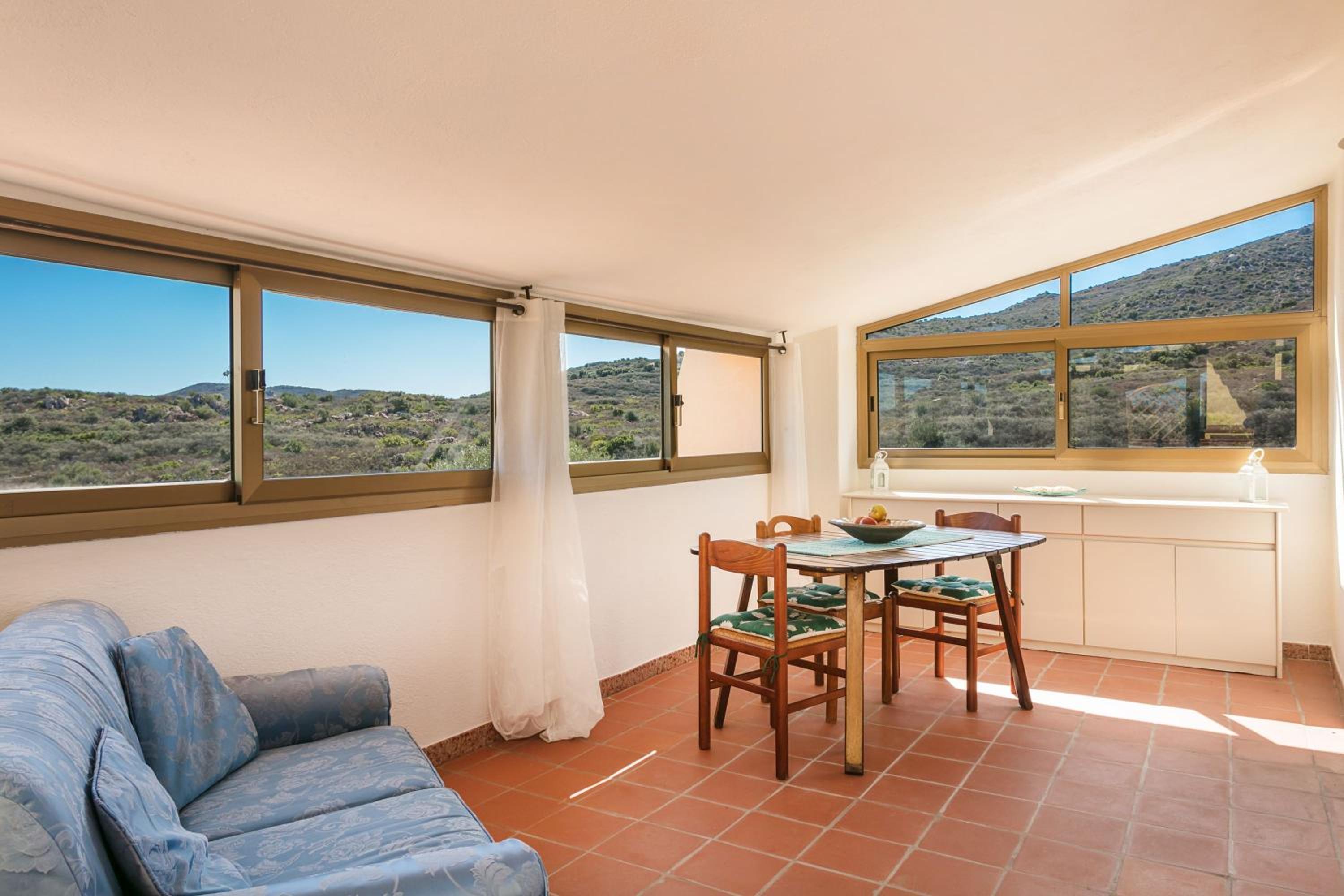 Two-Bedroom Deluxe Apartment with Ocean View photo 2